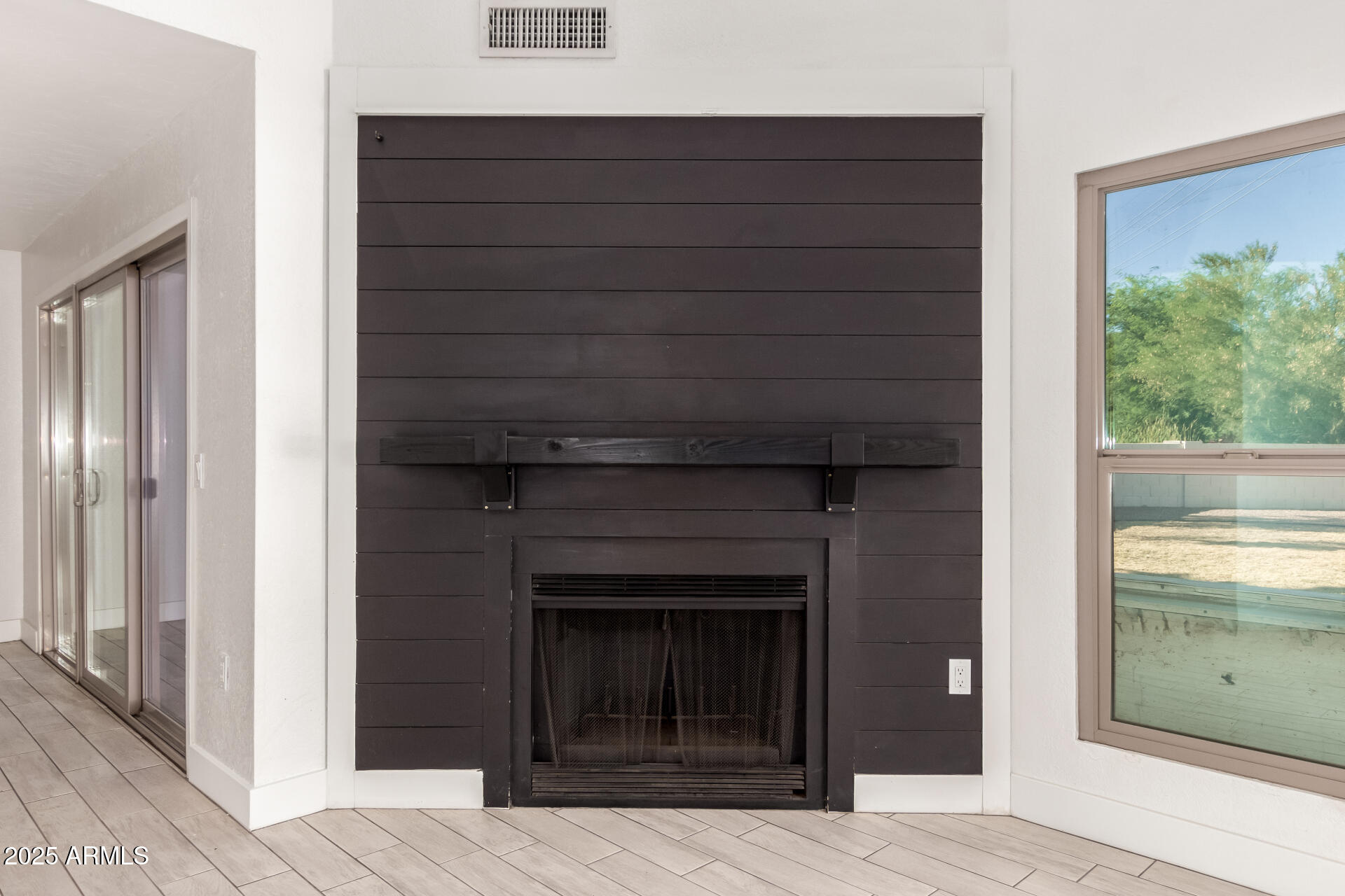 1621 N CHIPPEWA Drive