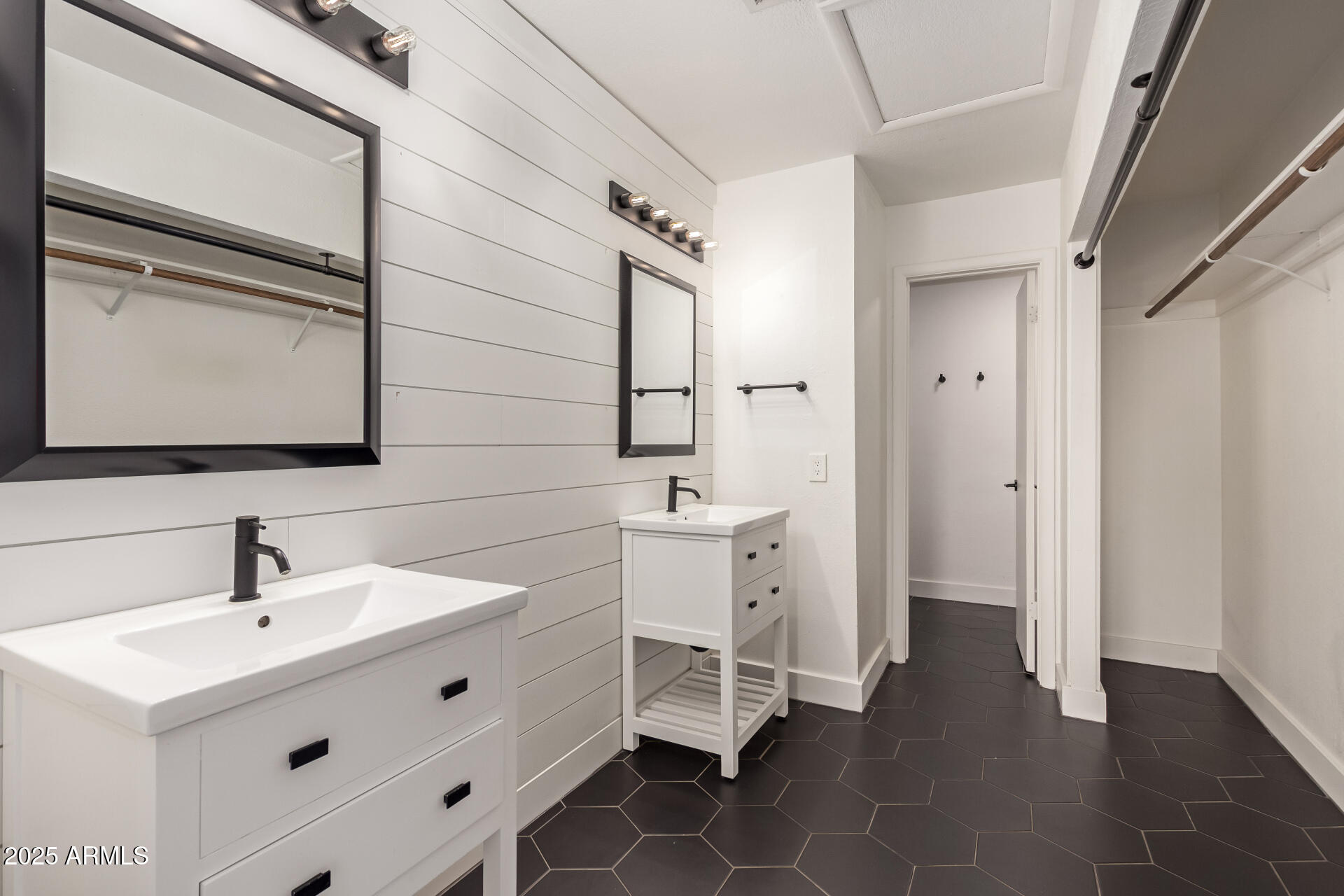 1621 N CHIPPEWA Drive