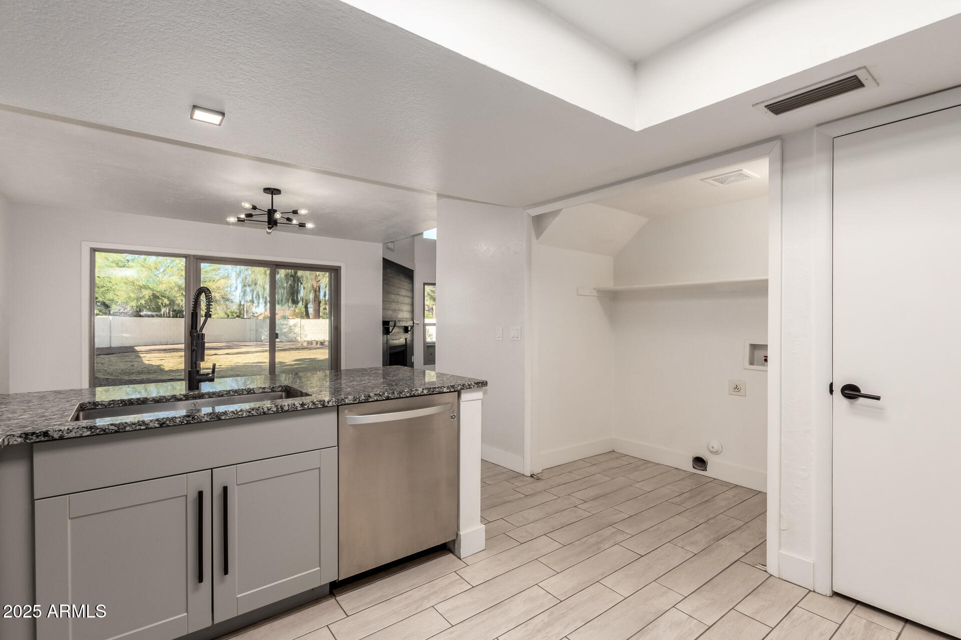 1621 N CHIPPEWA Drive