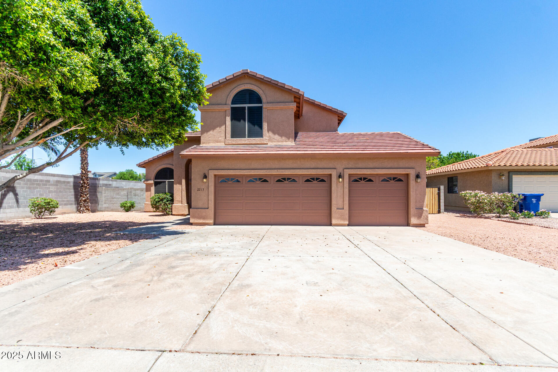 2213 N ASHBROOK Circle