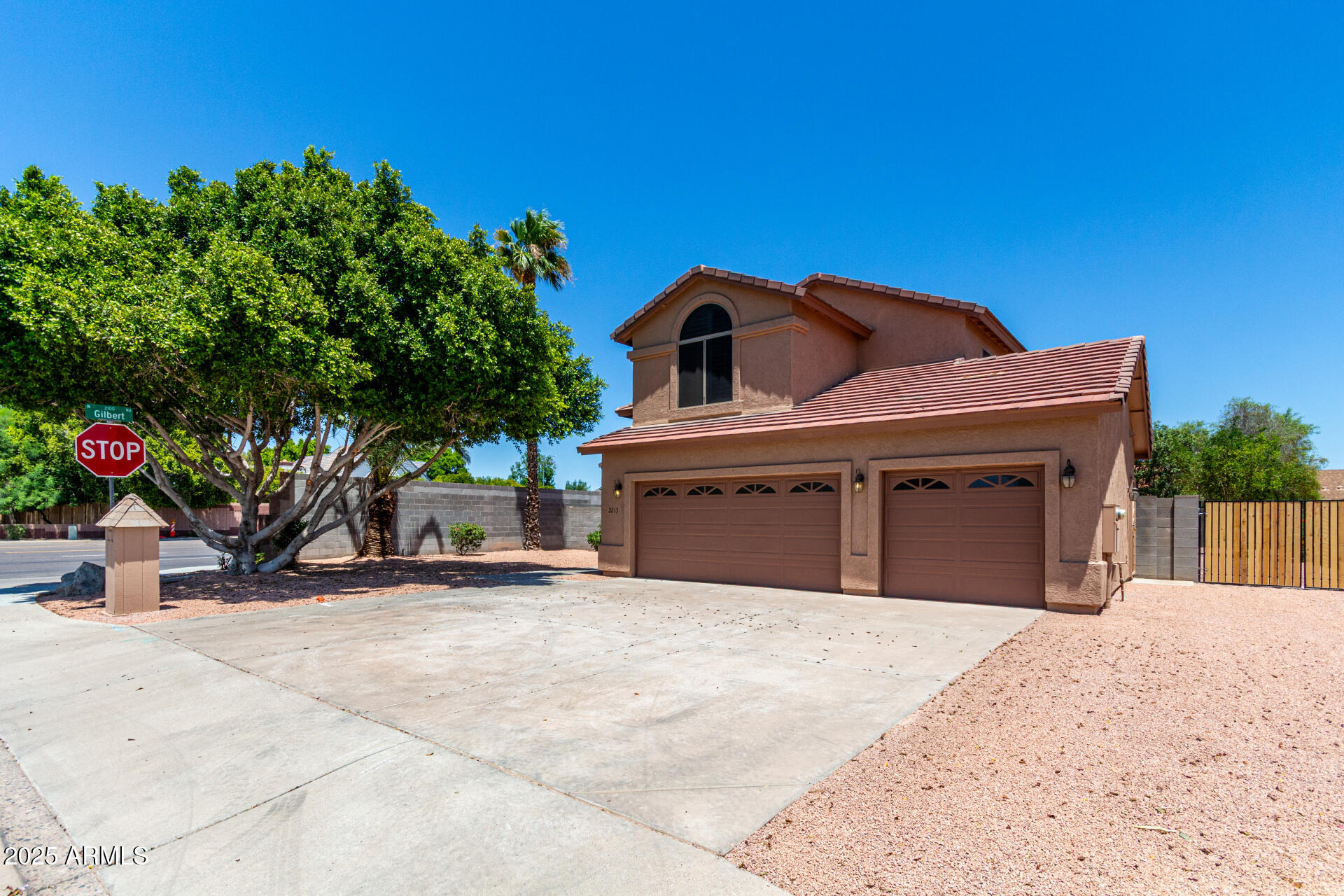 2213 N ASHBROOK Circle