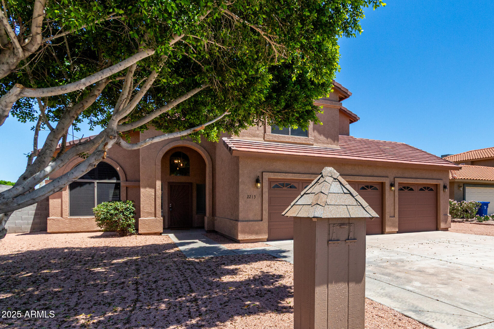 2213 N ASHBROOK Circle