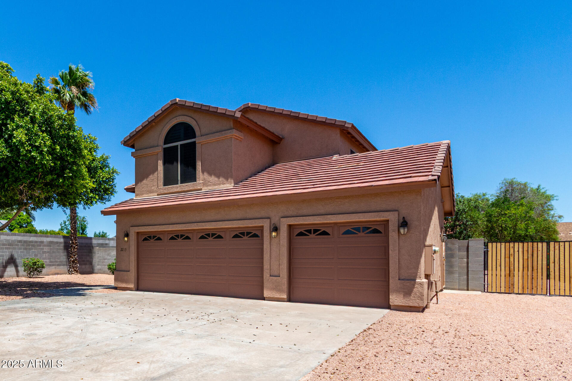 2213 N ASHBROOK Circle