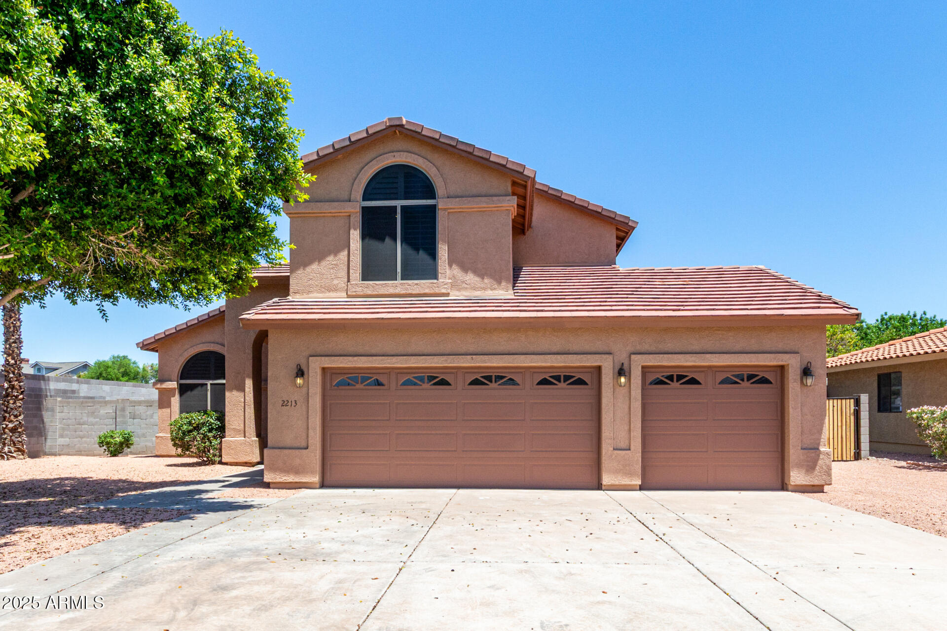 2213 N ASHBROOK Circle