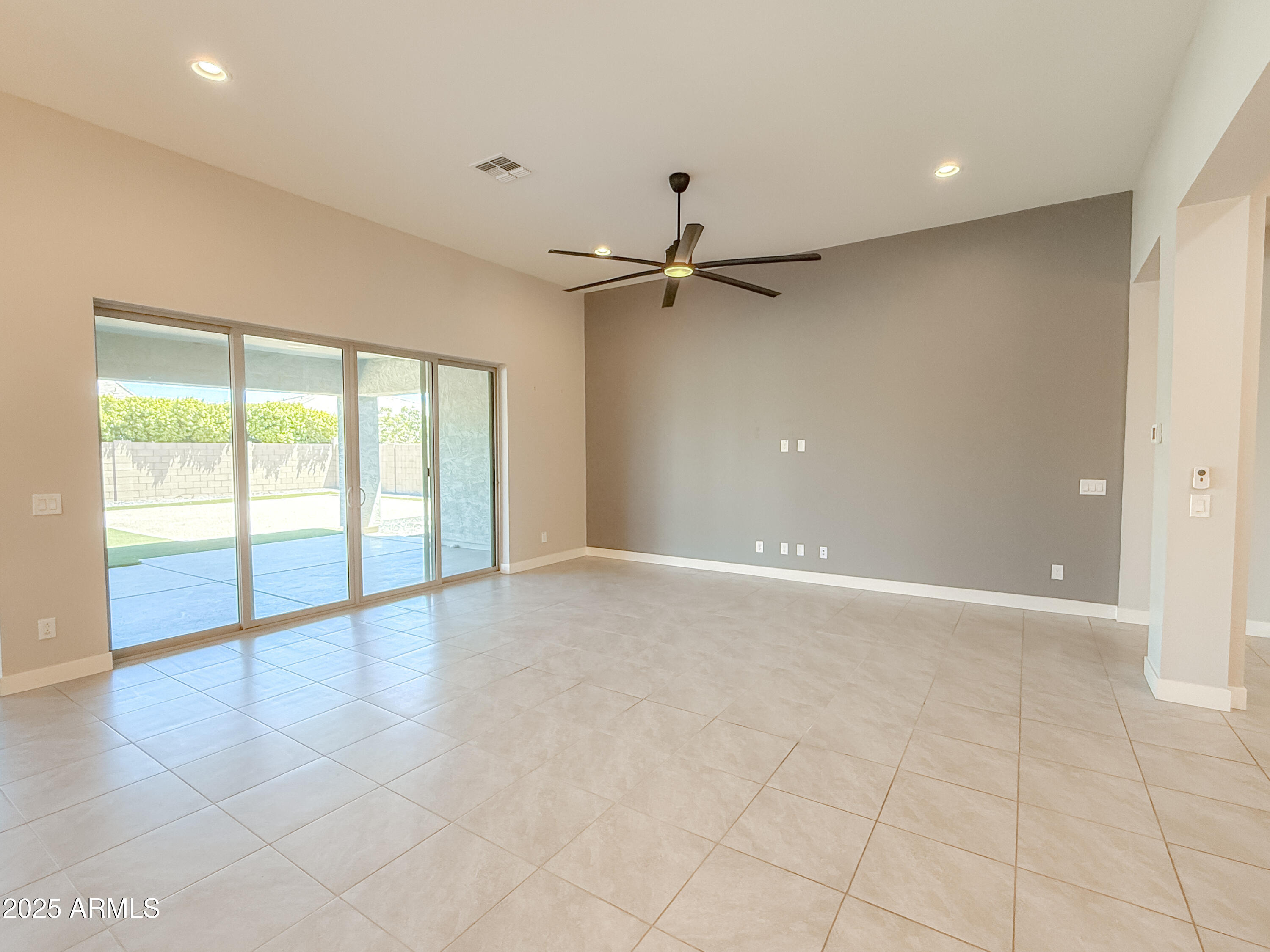 23060 E SONOQUI Boulevard