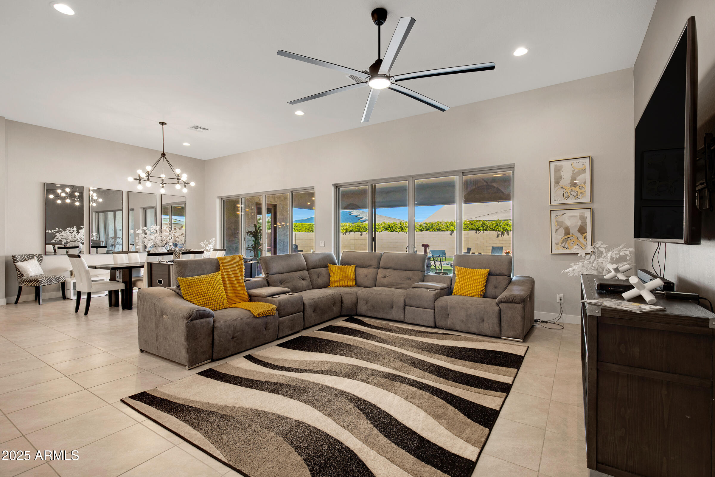 23060 E SONOQUI Boulevard