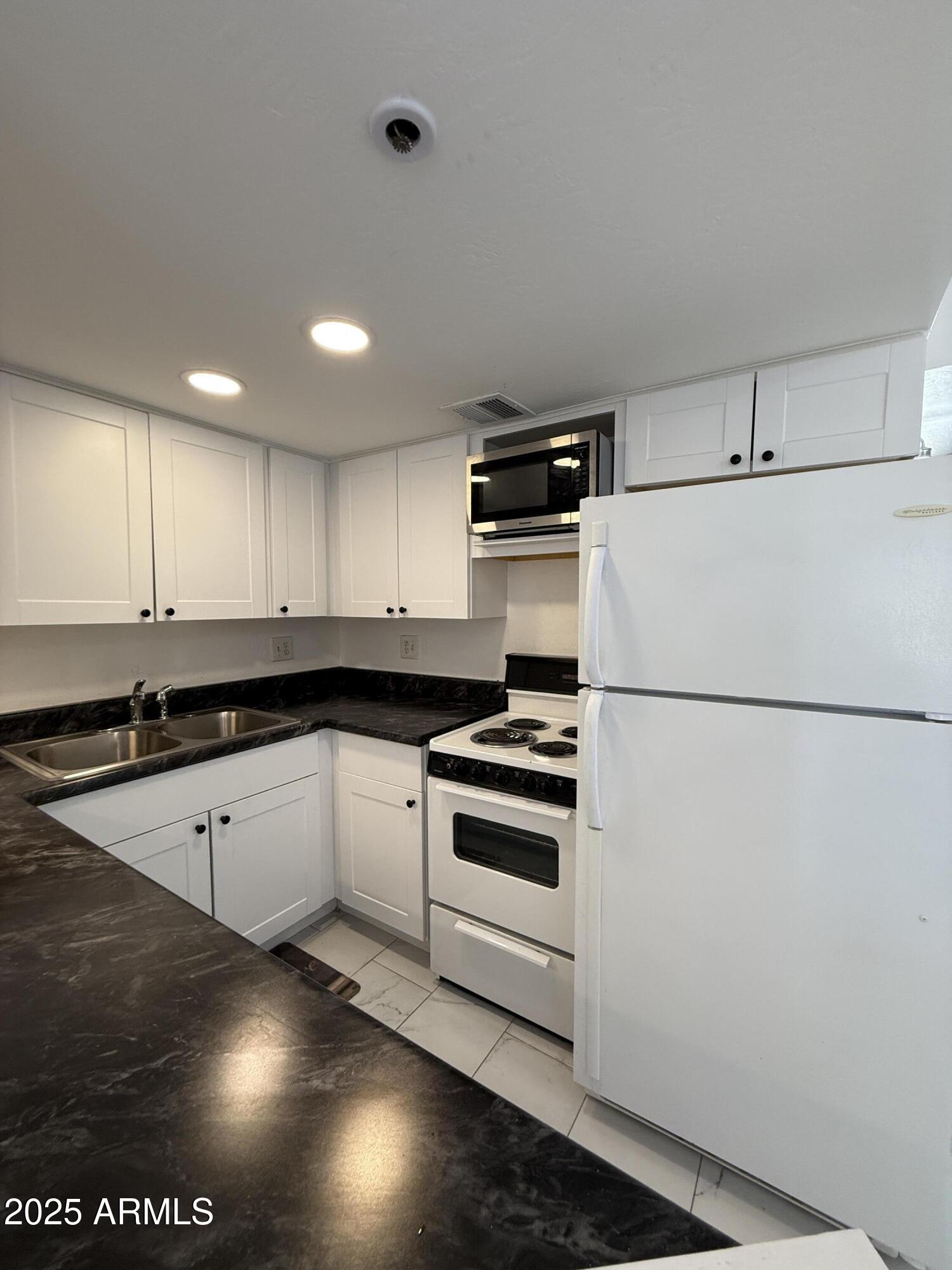 12221 W BELL Road 363