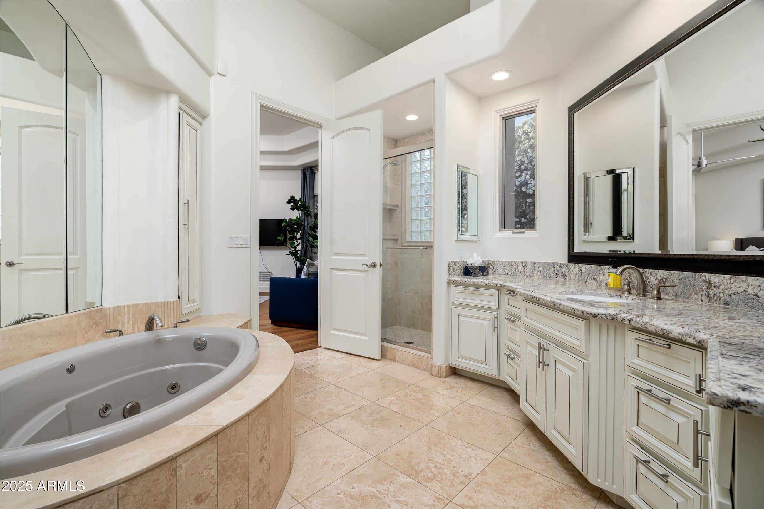 8229 N RIDGEVIEW Drive