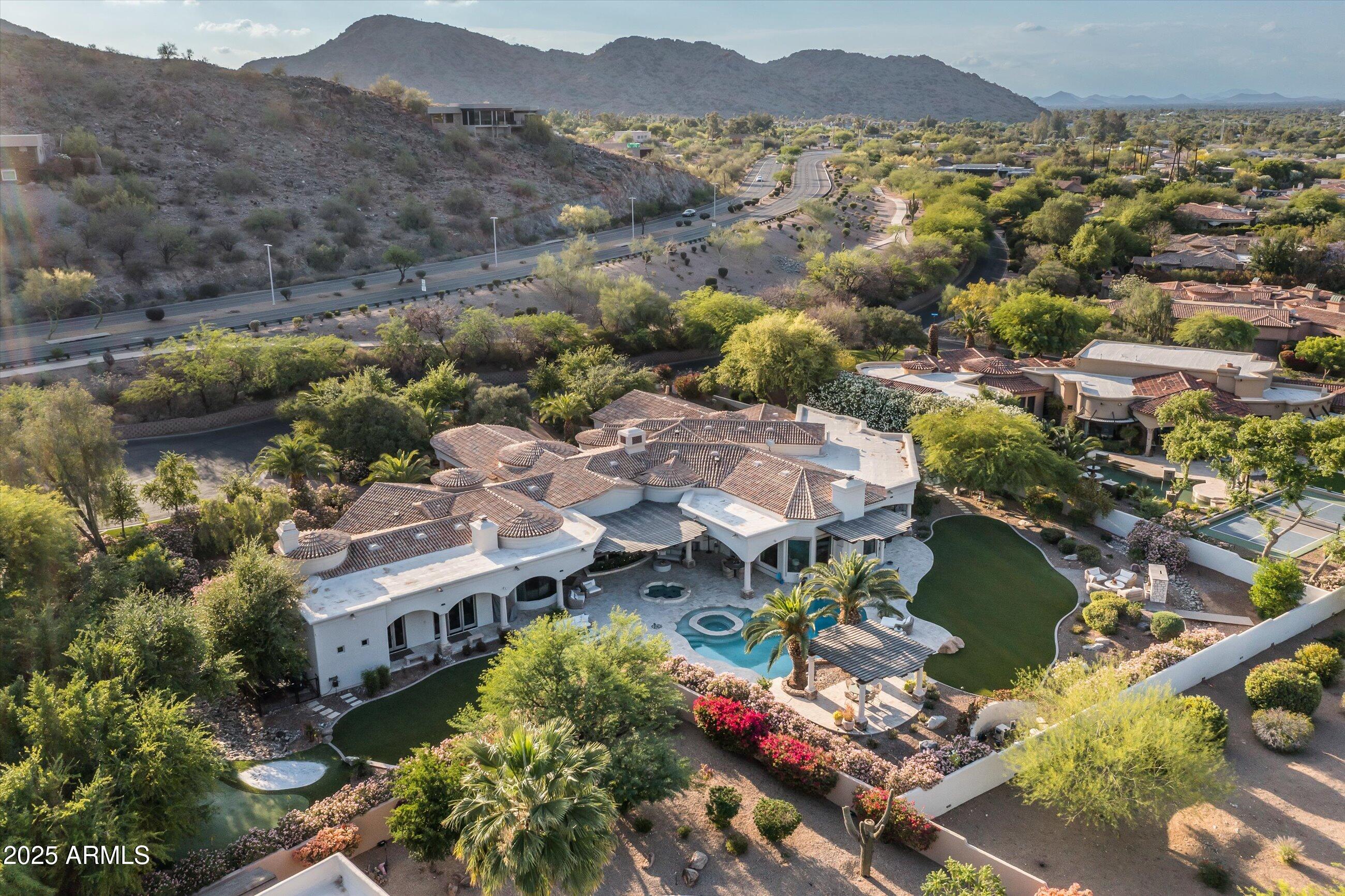 8229 N RIDGEVIEW Drive