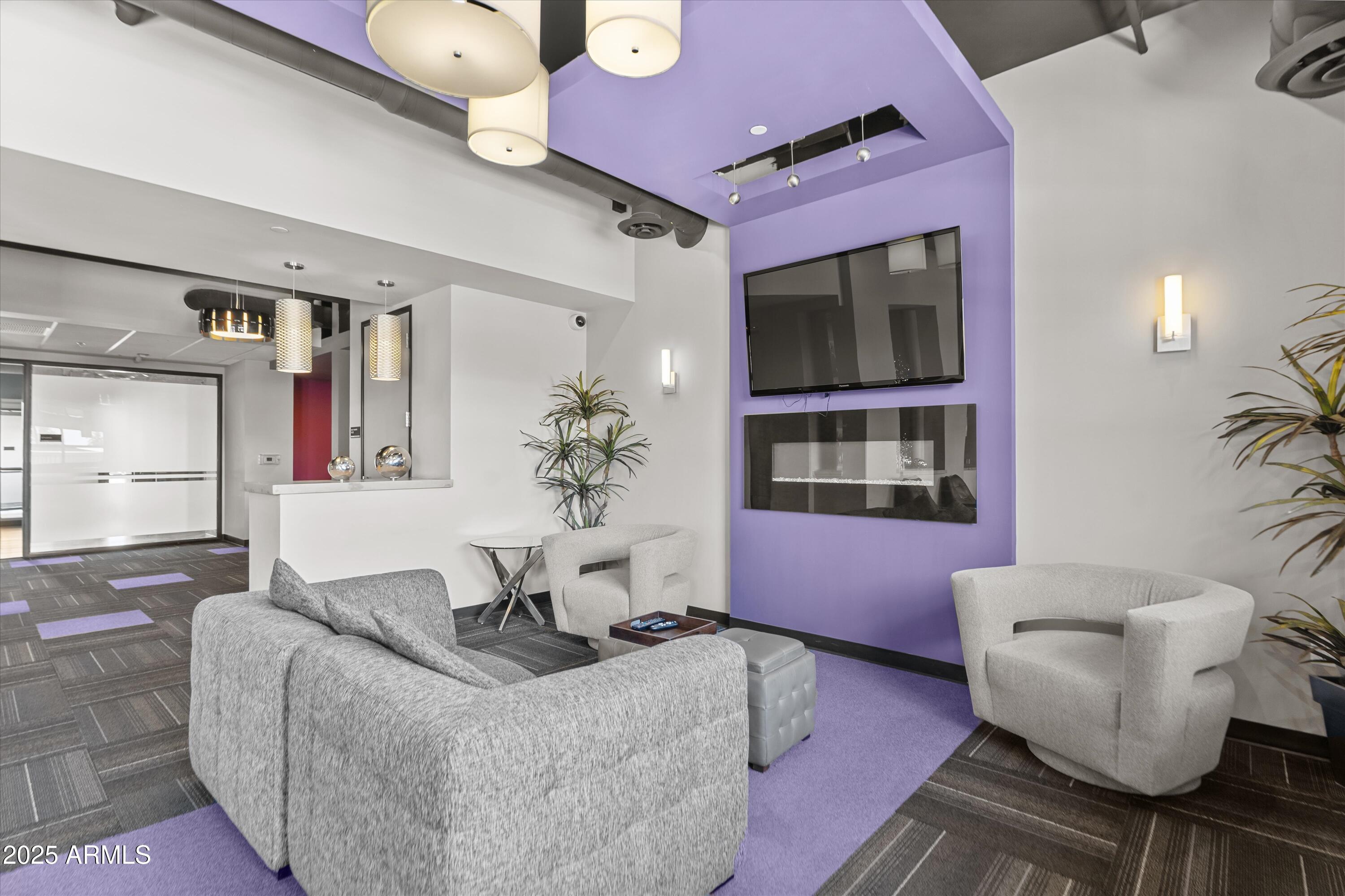 535 W THOMAS Road, 407