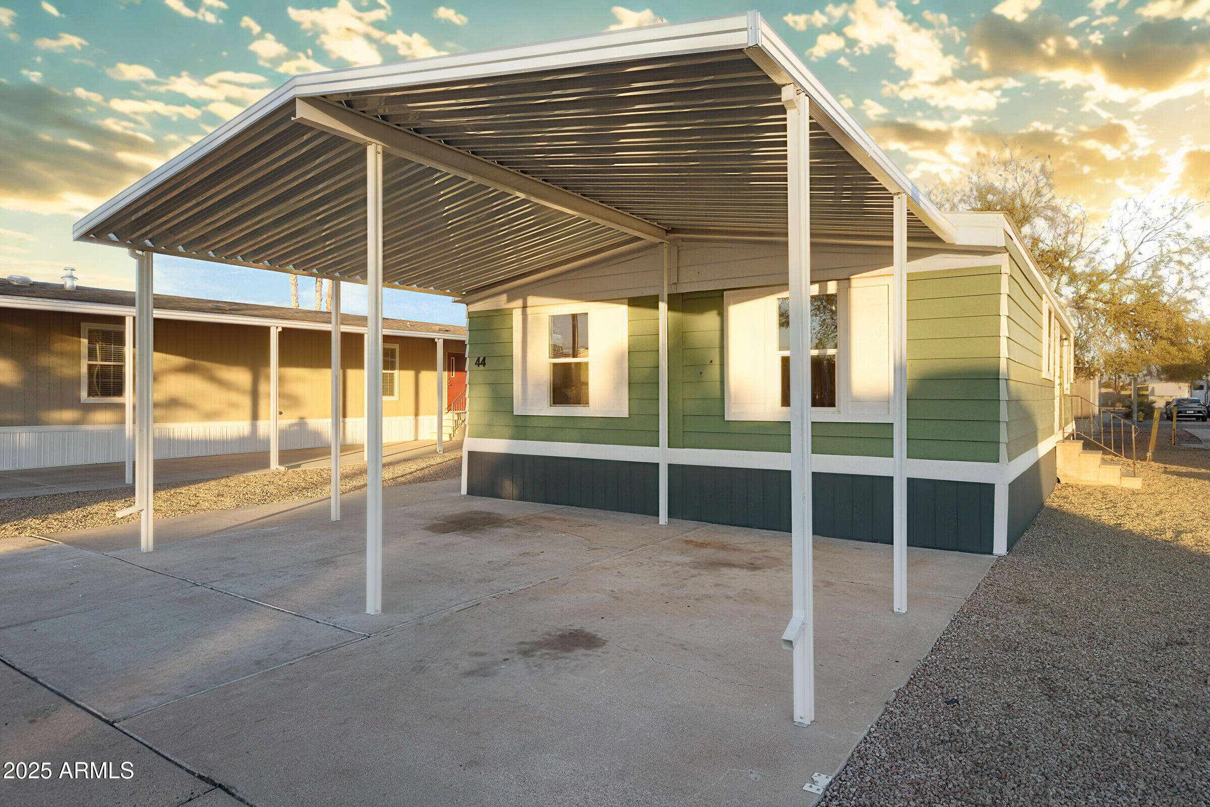 320 E McKellips Road, 44