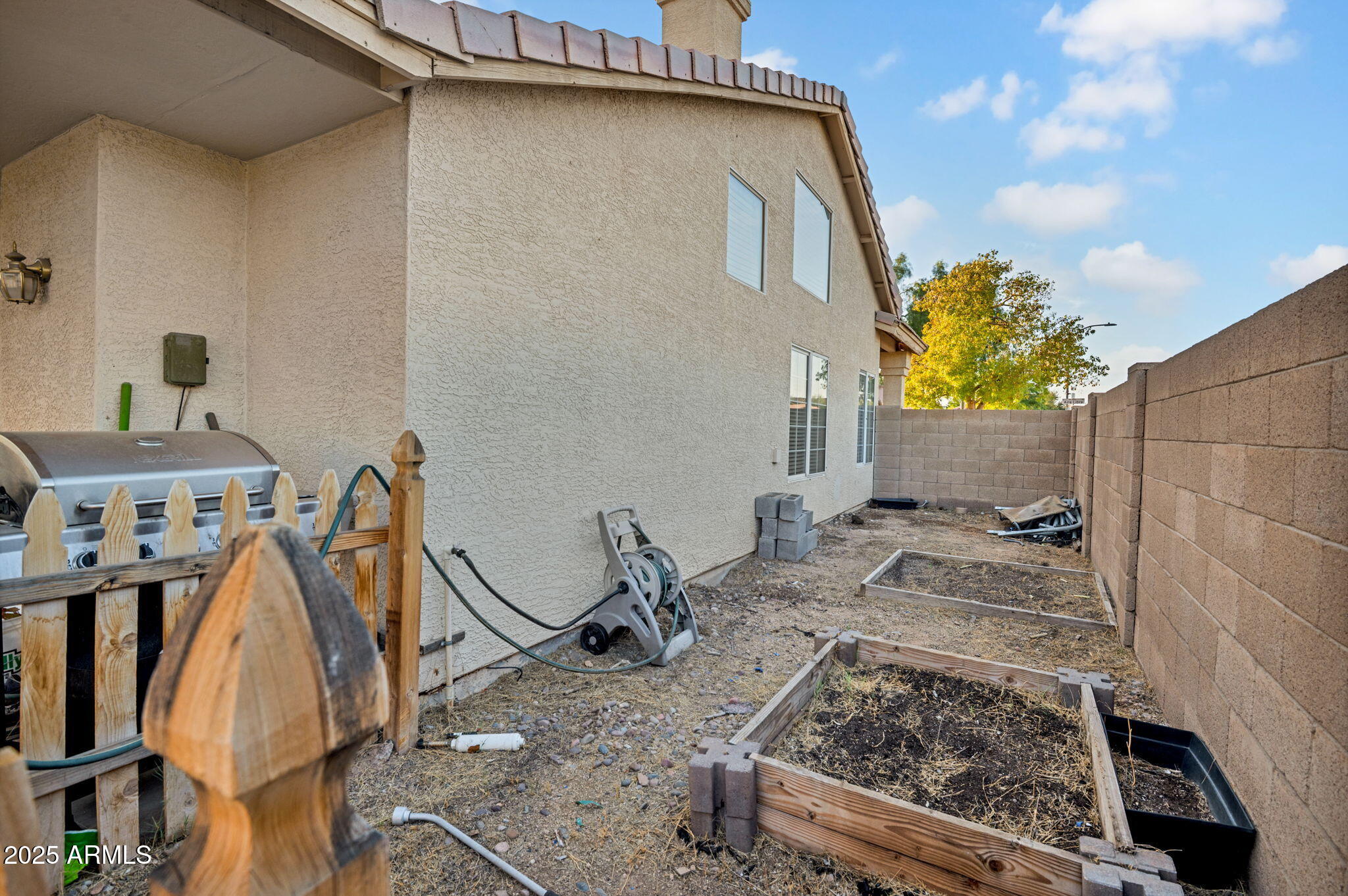 1949 E AIRE LIBRE Avenue