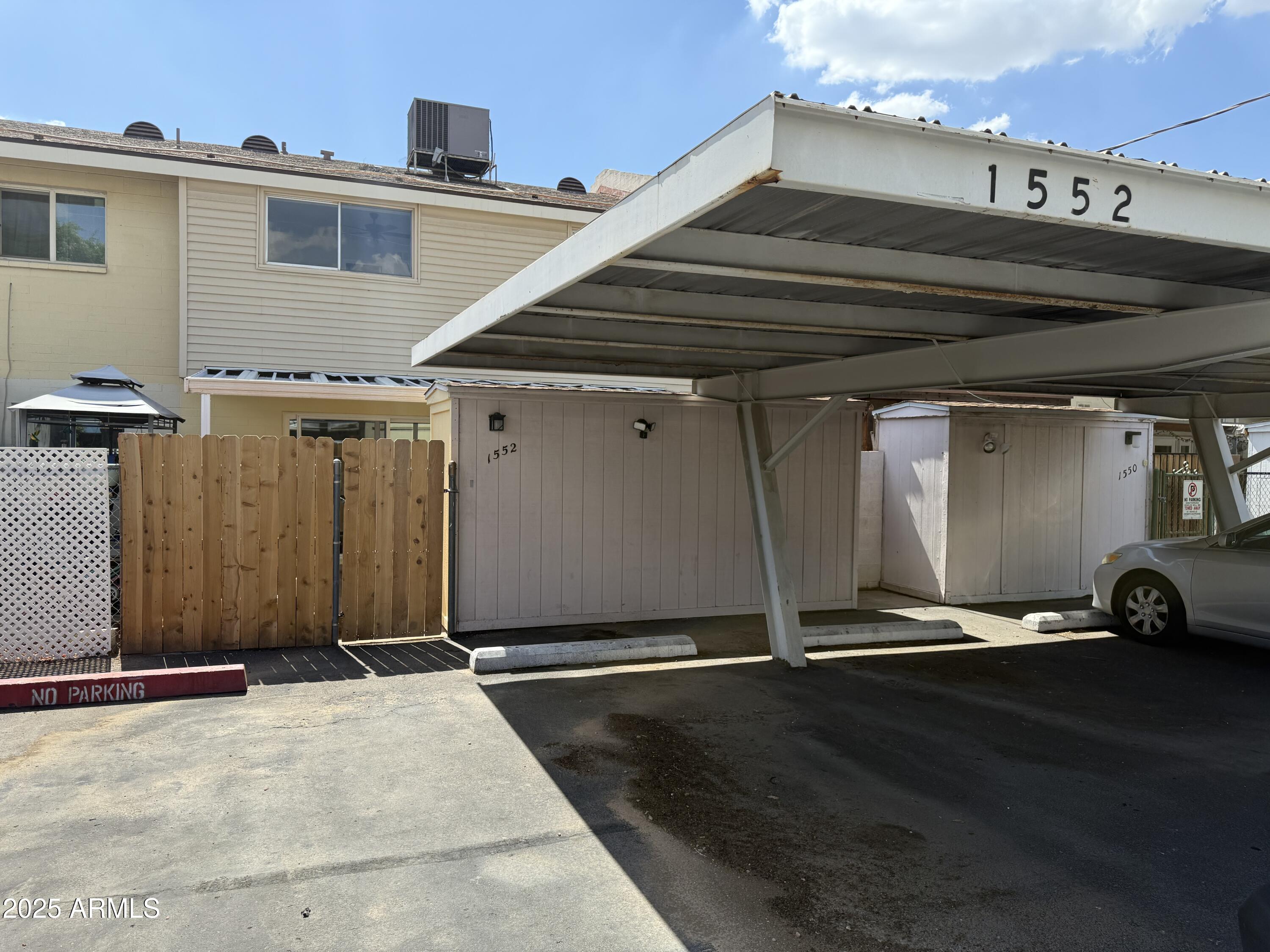 1552 W CAMPBELL Avenue