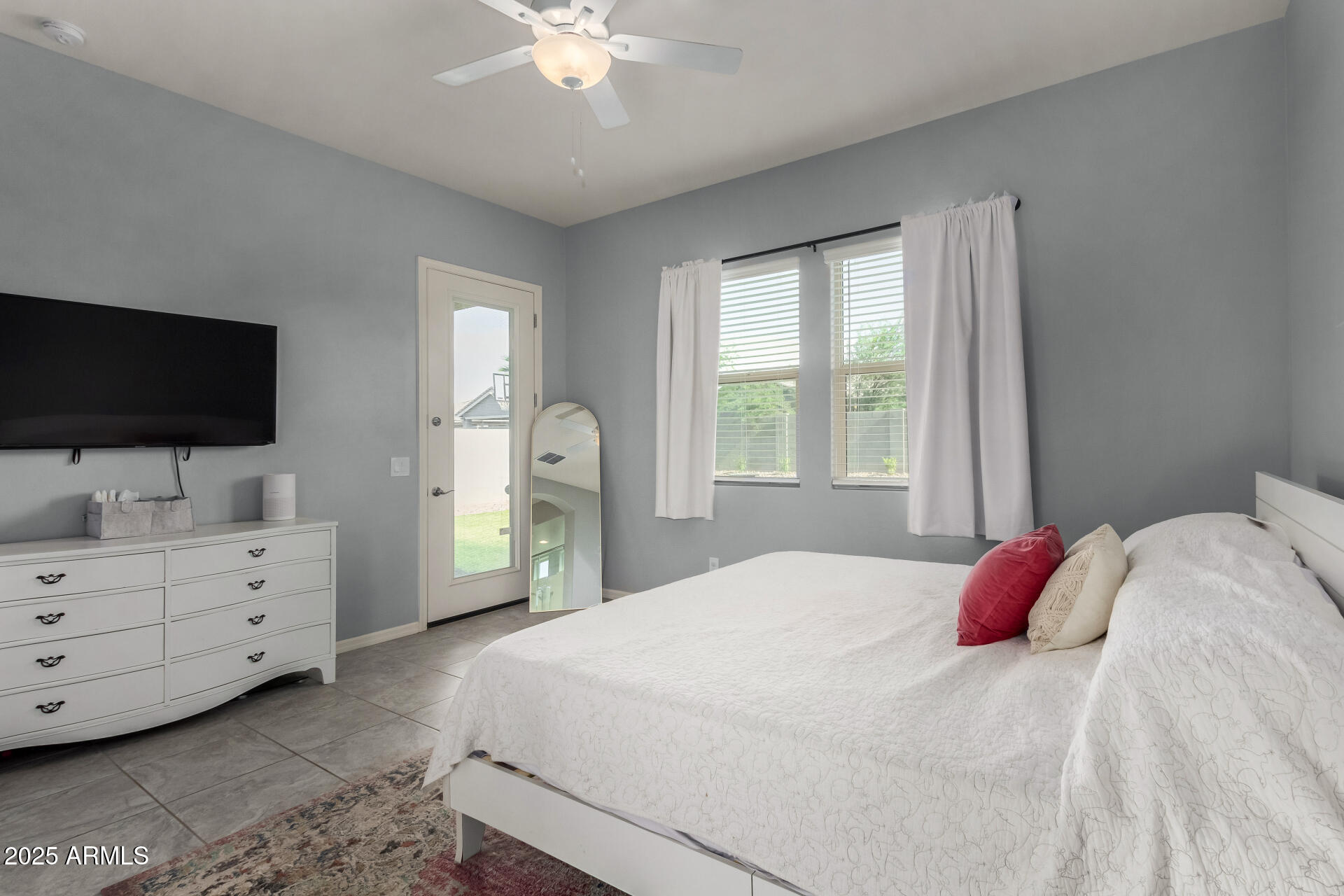 2857 W SANTA FE Drive