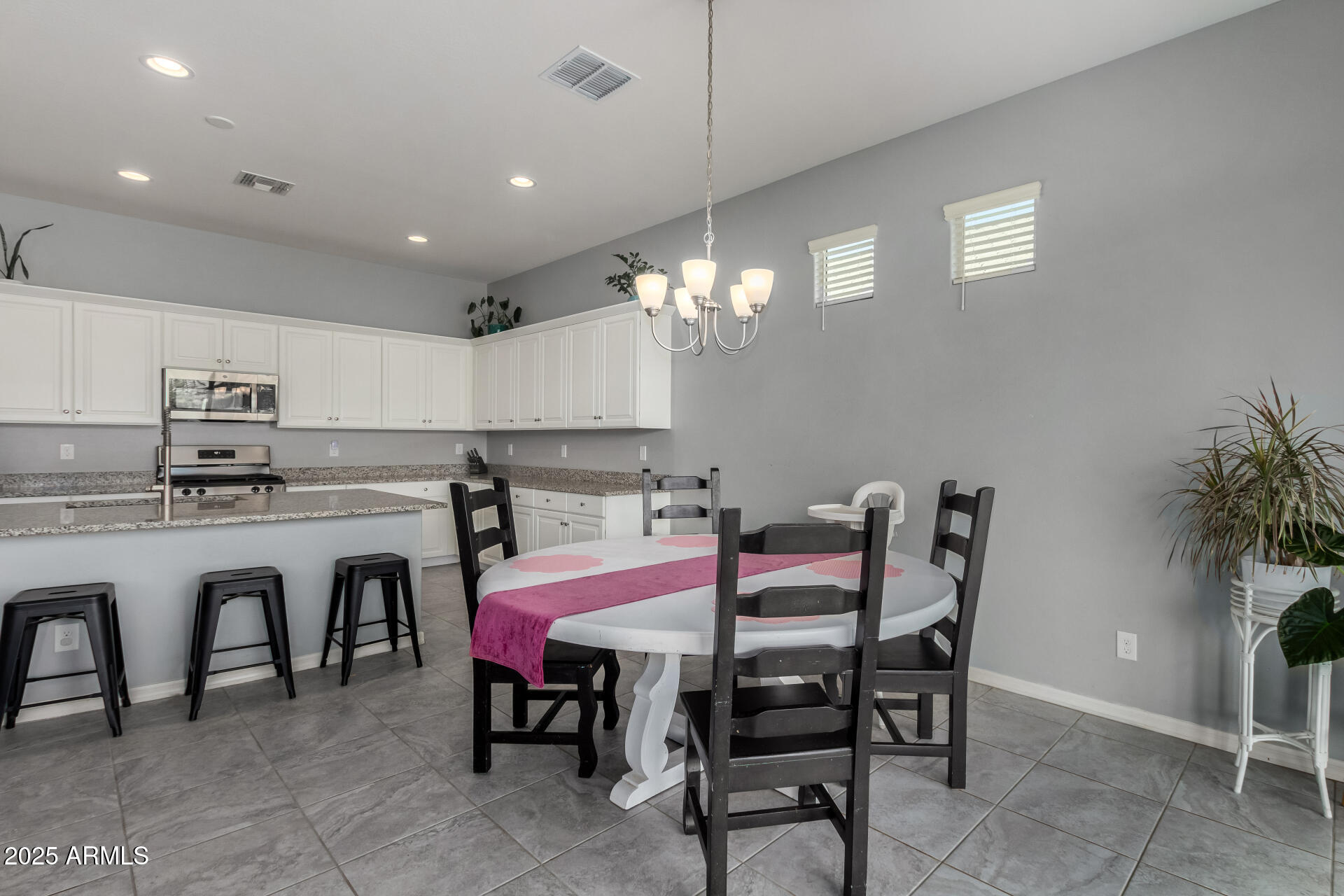 2857 W SANTA FE Drive