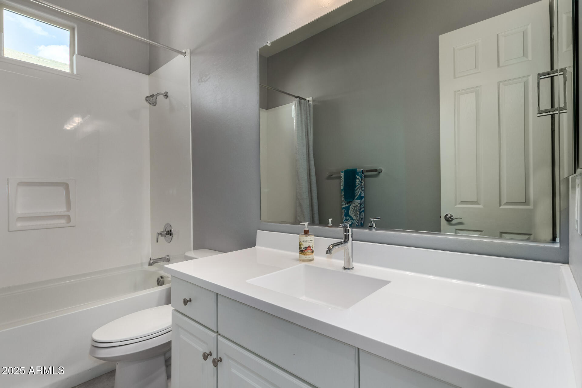 2857 W SANTA FE Drive