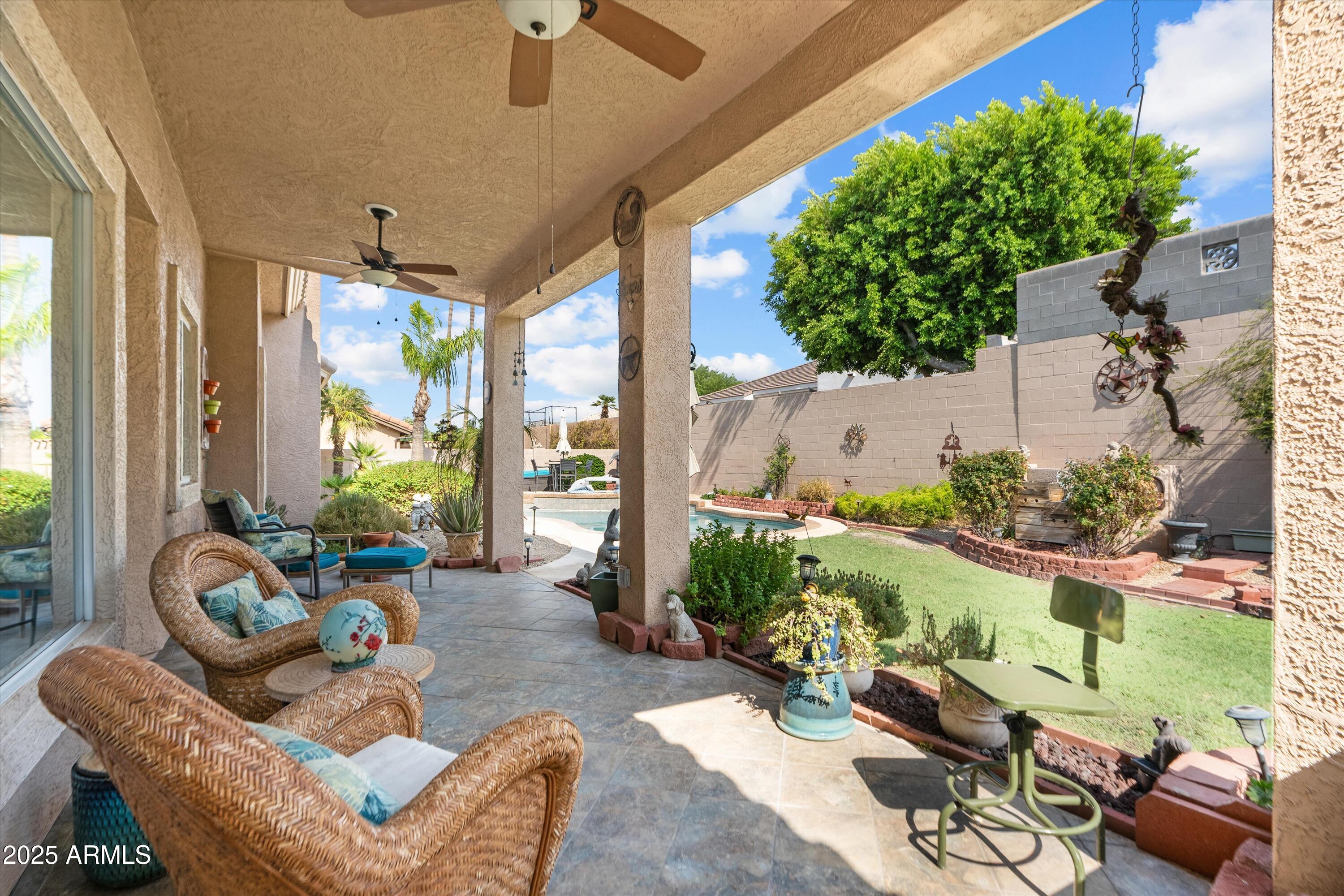 2715 E VISTA Drive