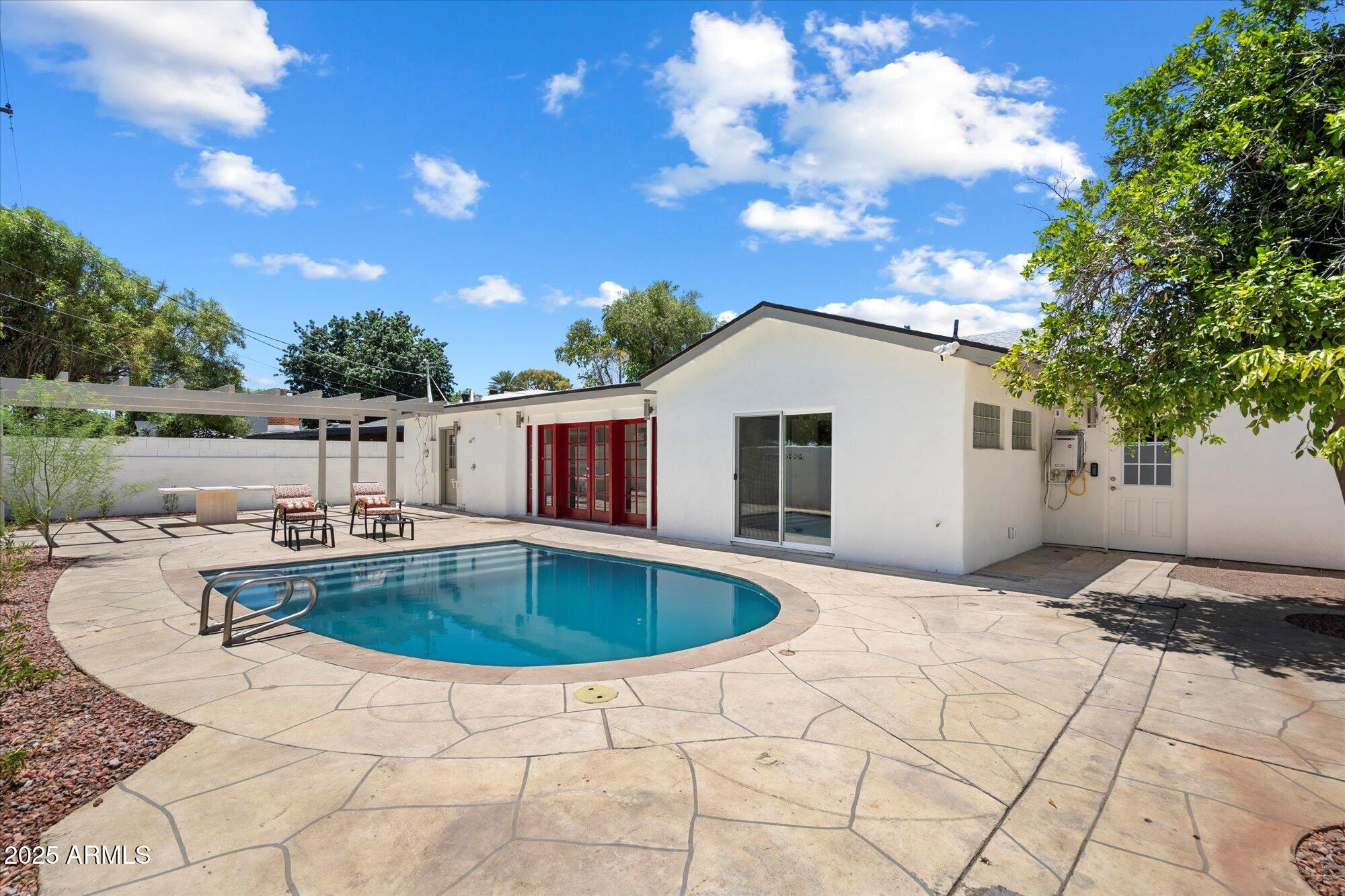 5217 N 18TH Place