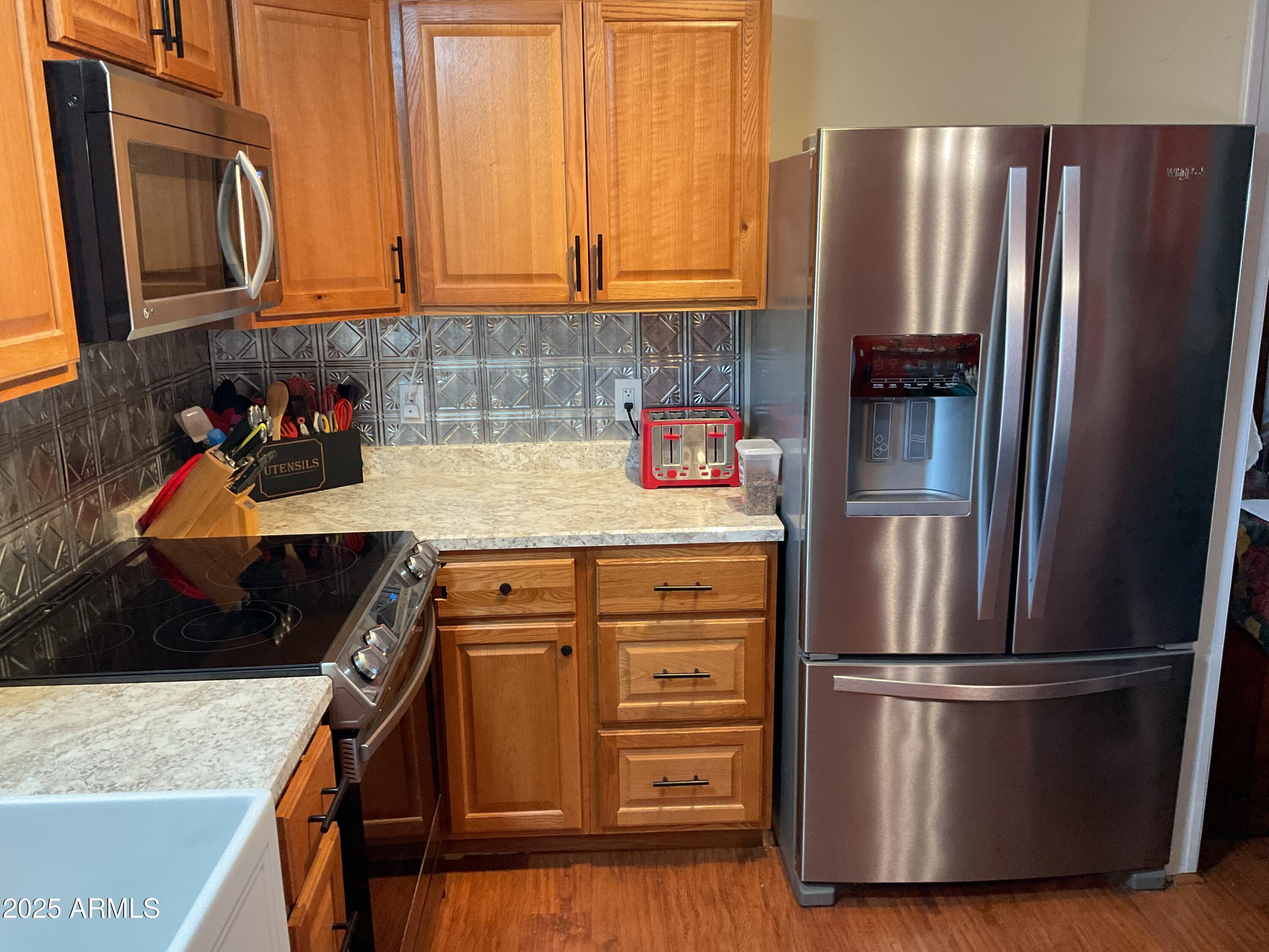 980 E Broadway Avenue, 37
