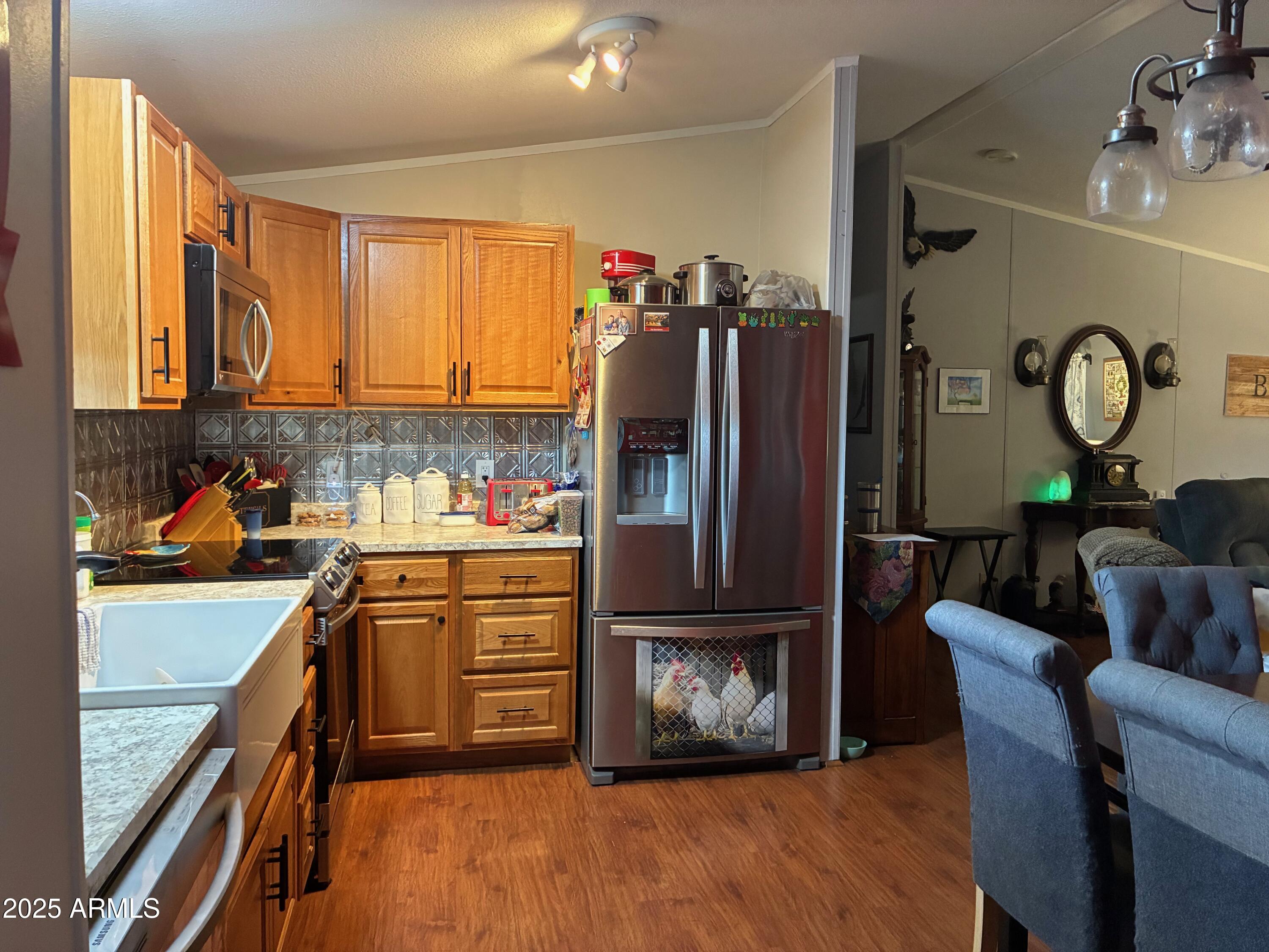 980 E Broadway Avenue, 37