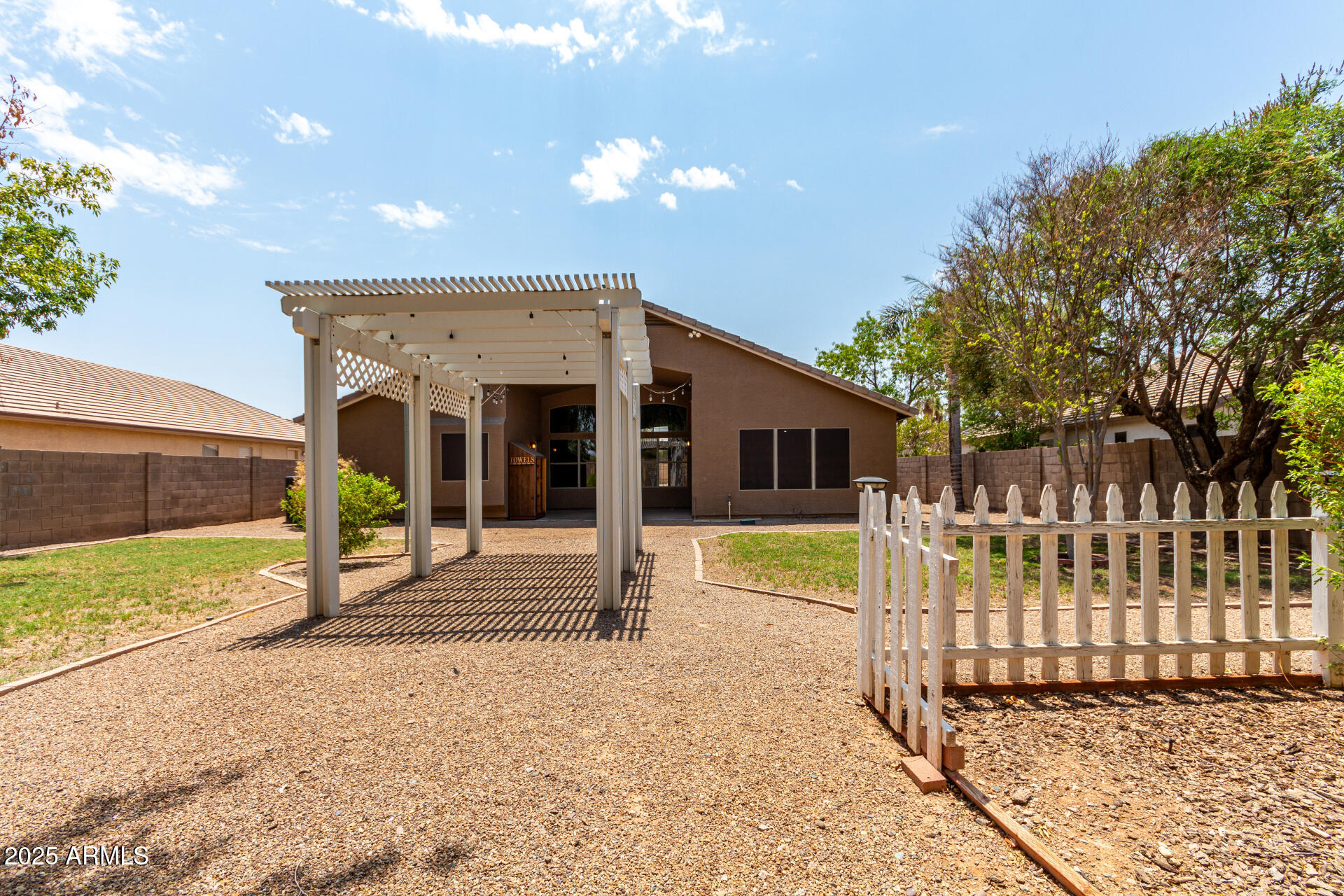 2236 E SARATOGA Street