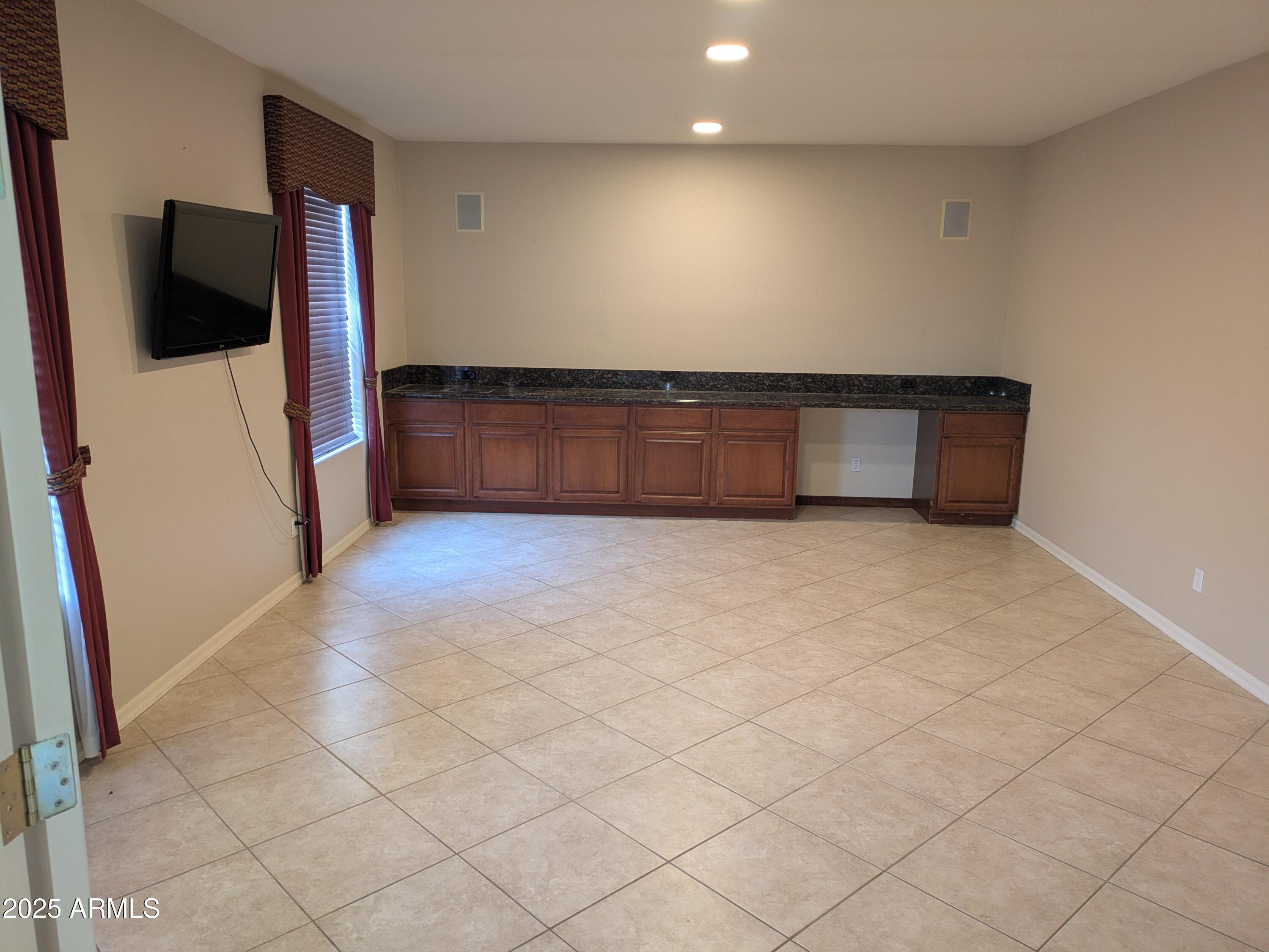 1548 E ESTRID Avenue