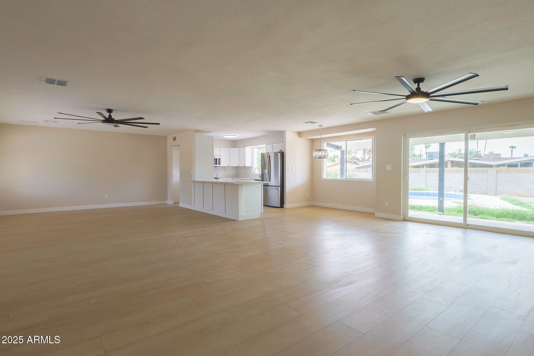 1327 W DUNLAP Avenue