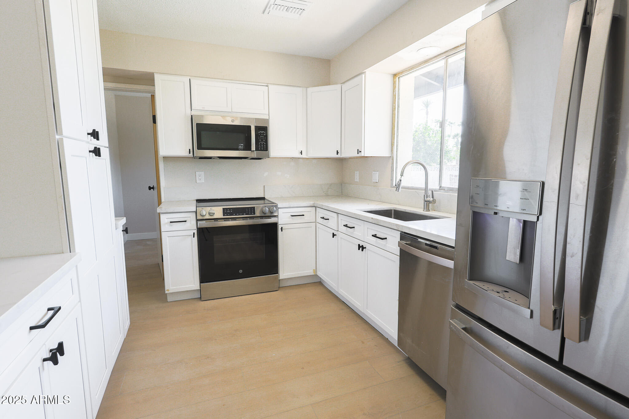 1327 W DUNLAP Avenue