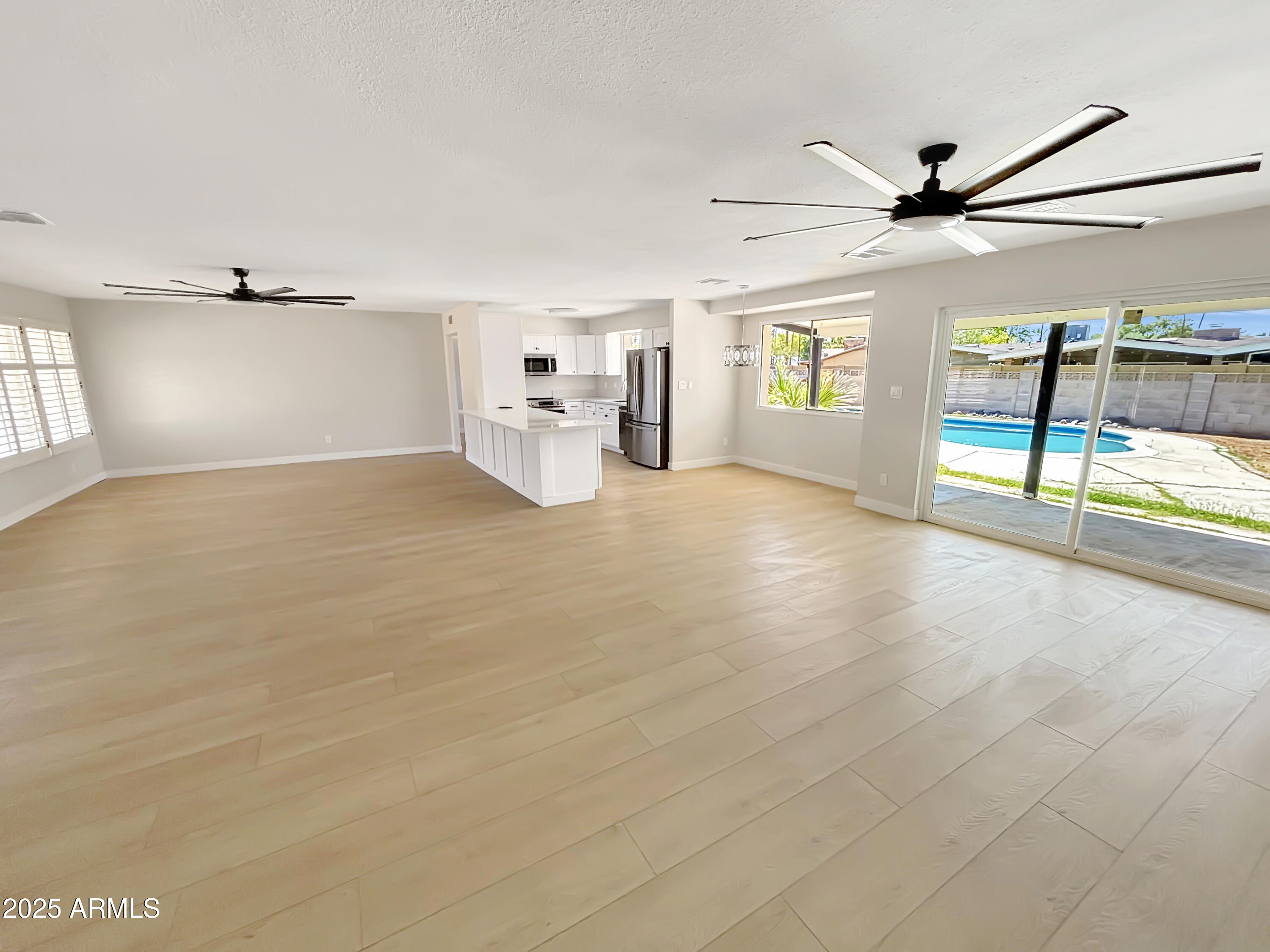 1327 W DUNLAP Avenue