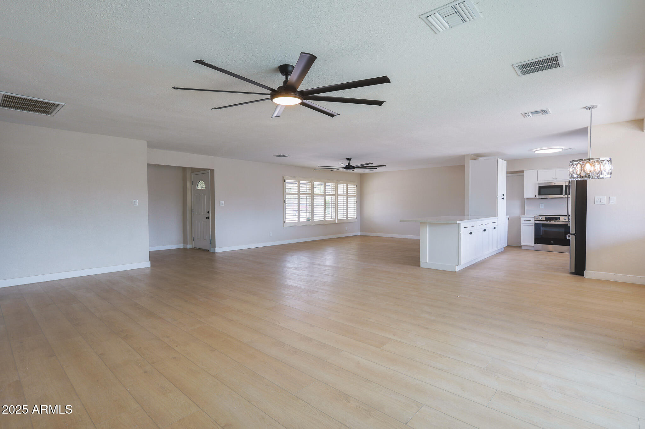1327 W DUNLAP Avenue