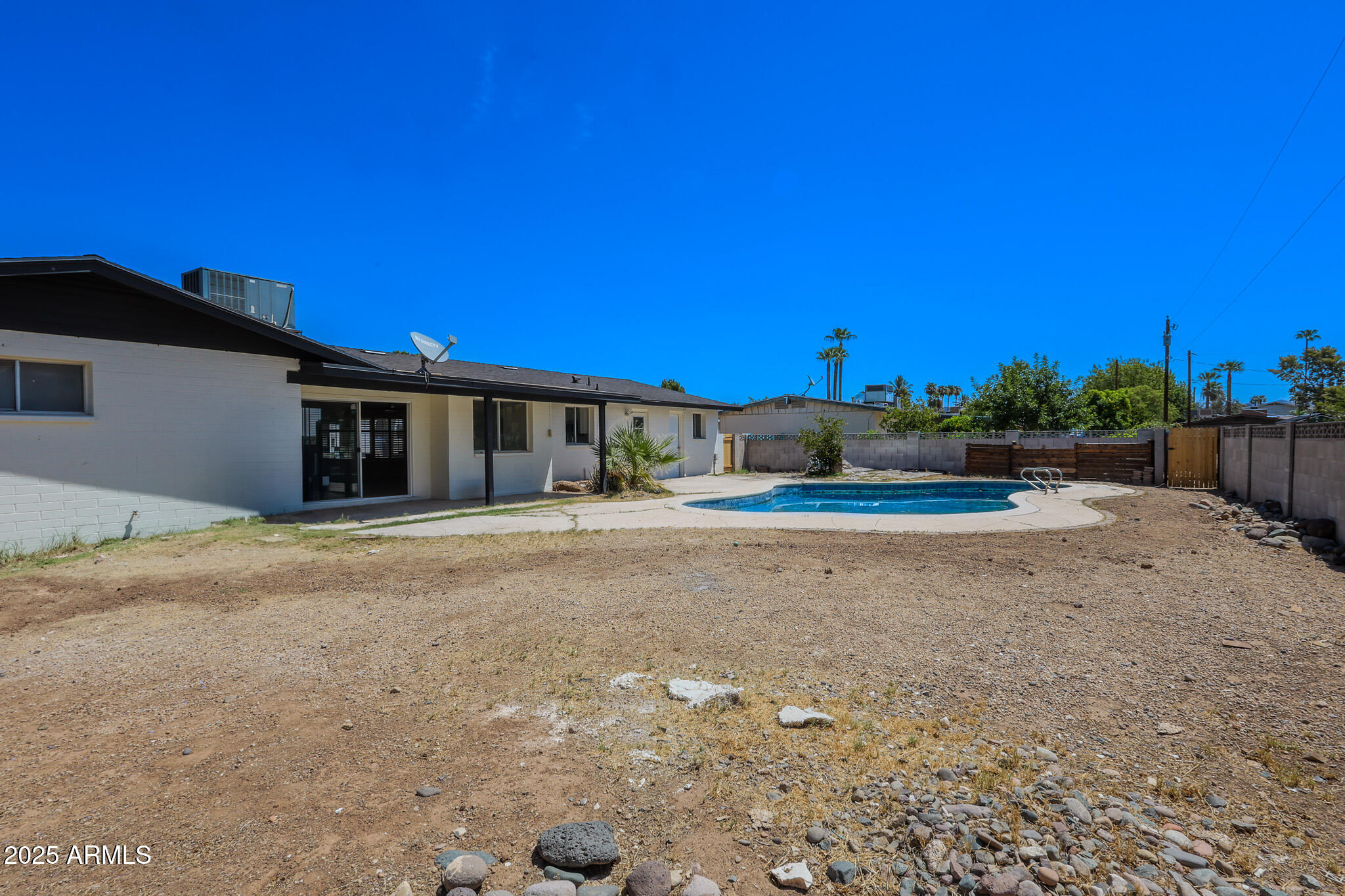 1327 W DUNLAP Avenue