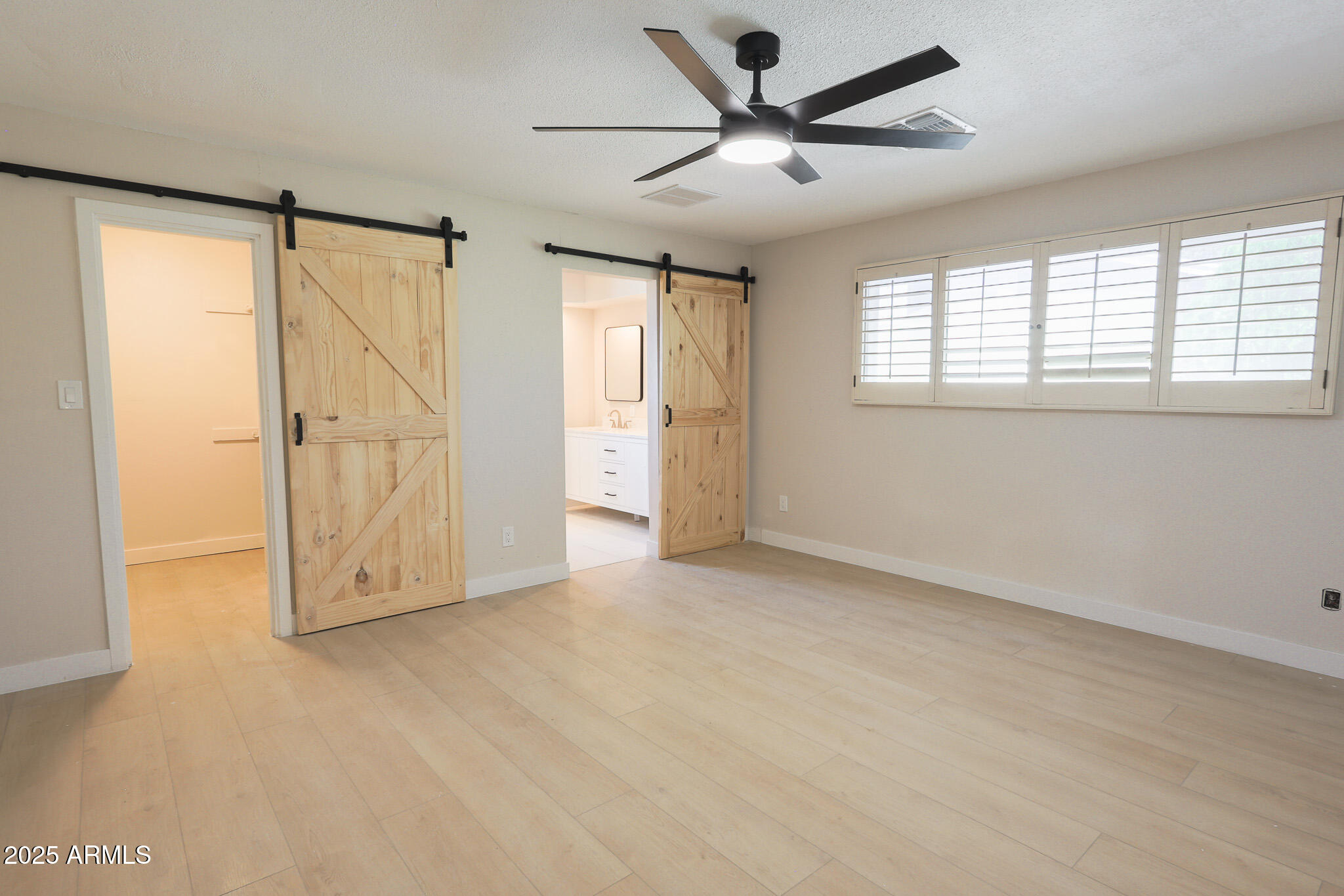 1327 W DUNLAP Avenue