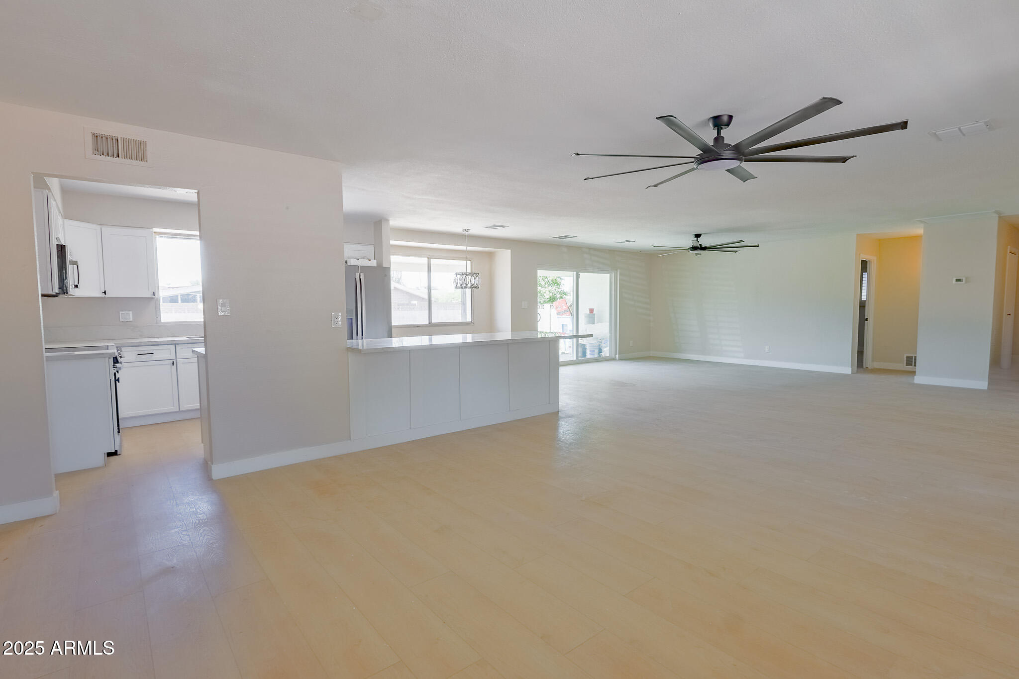 1327 W DUNLAP Avenue