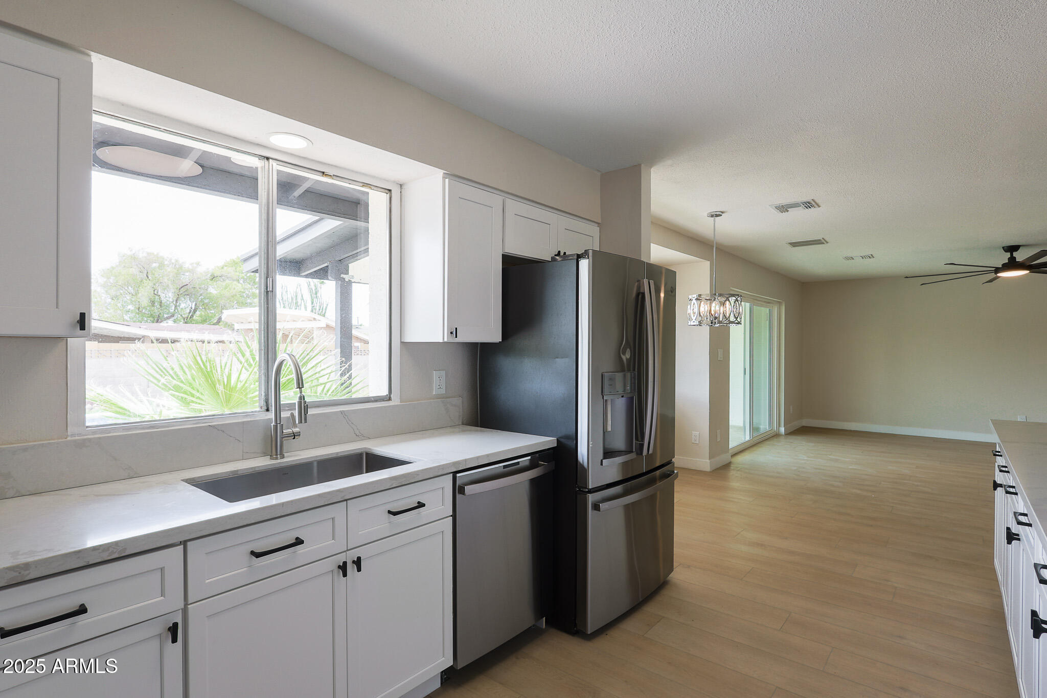 1327 W DUNLAP Avenue