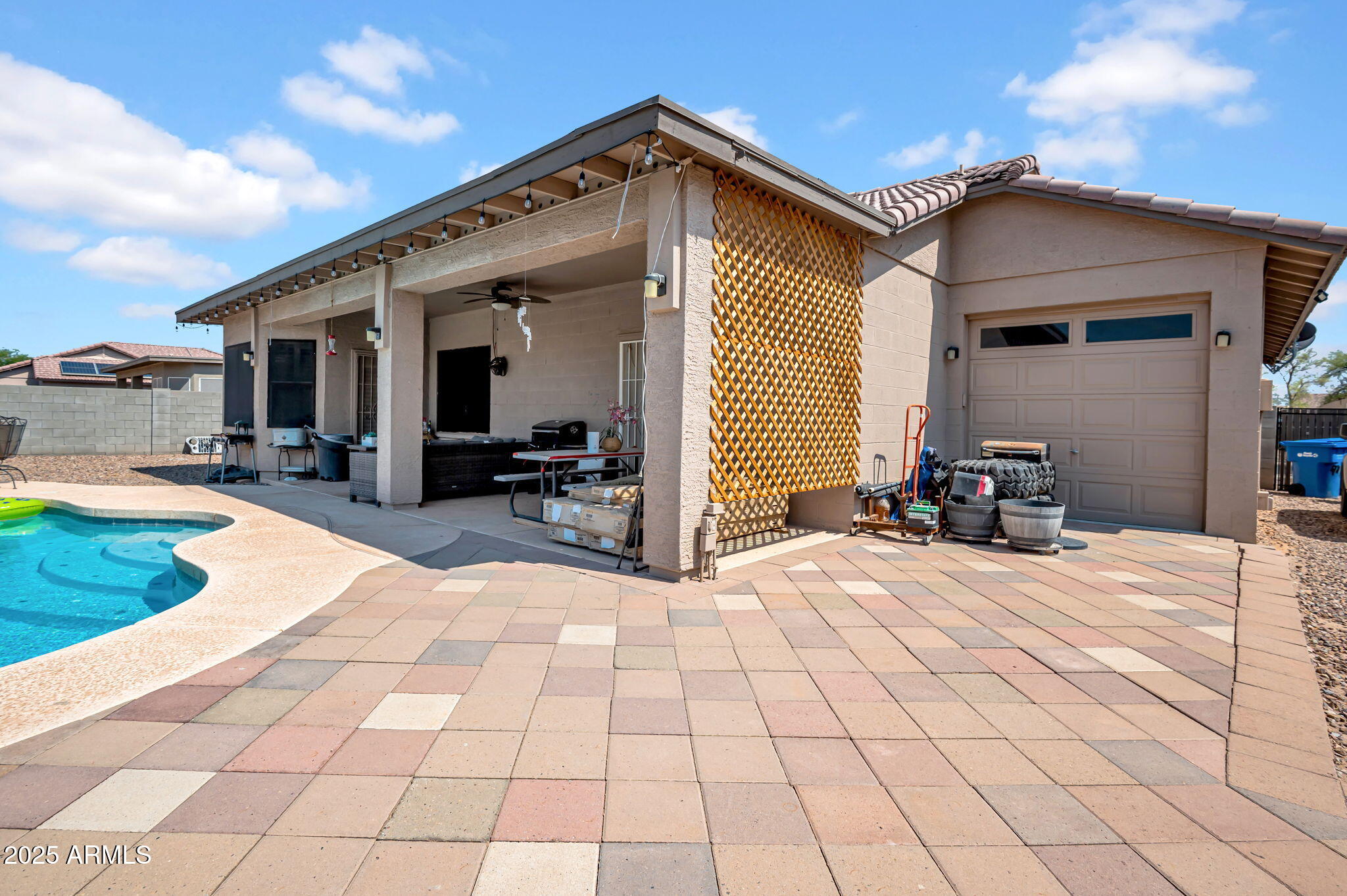 7814 W ENCINAS Lane
