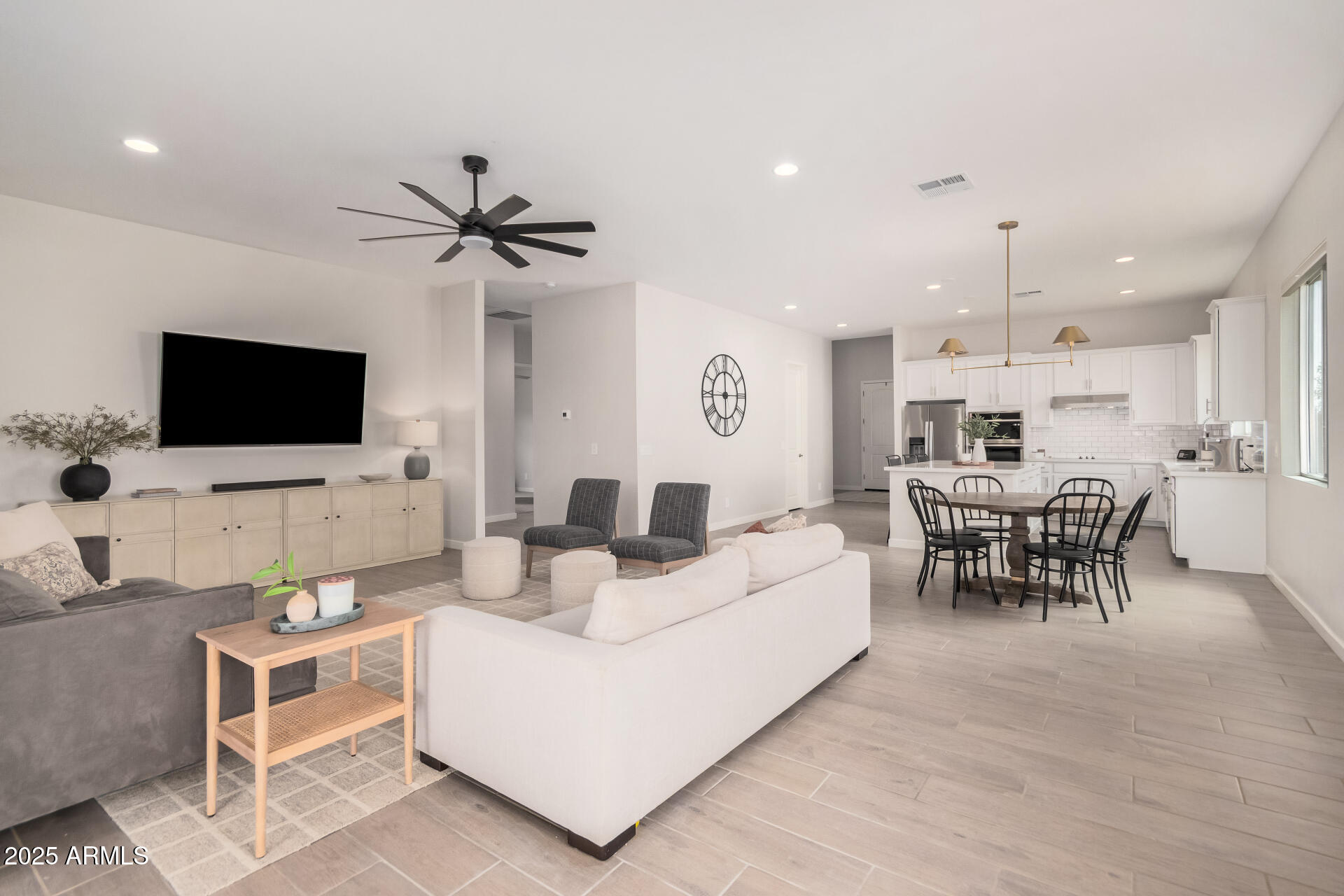 1138 E LA FORTUNA Court