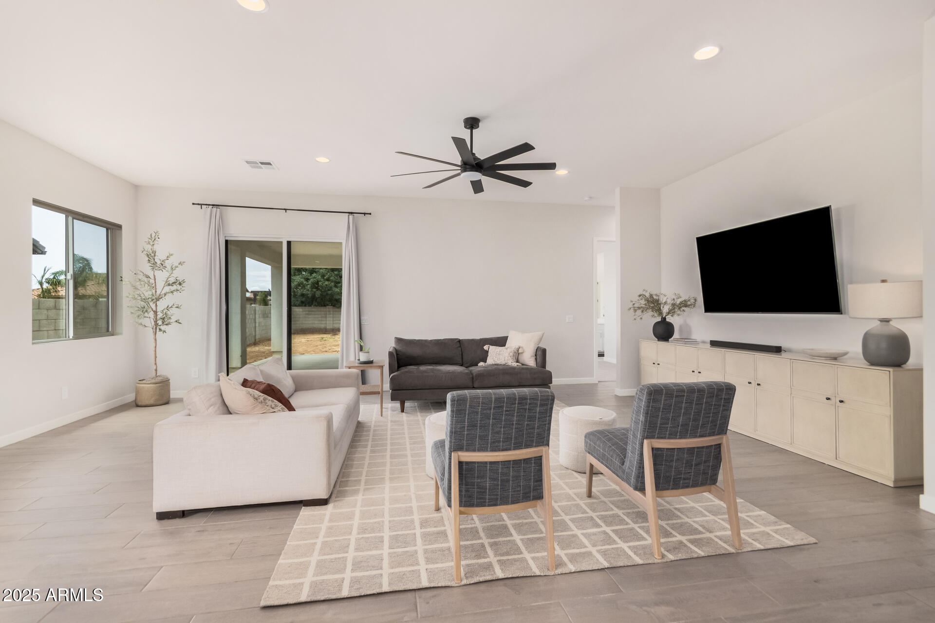 1138 E LA FORTUNA Court