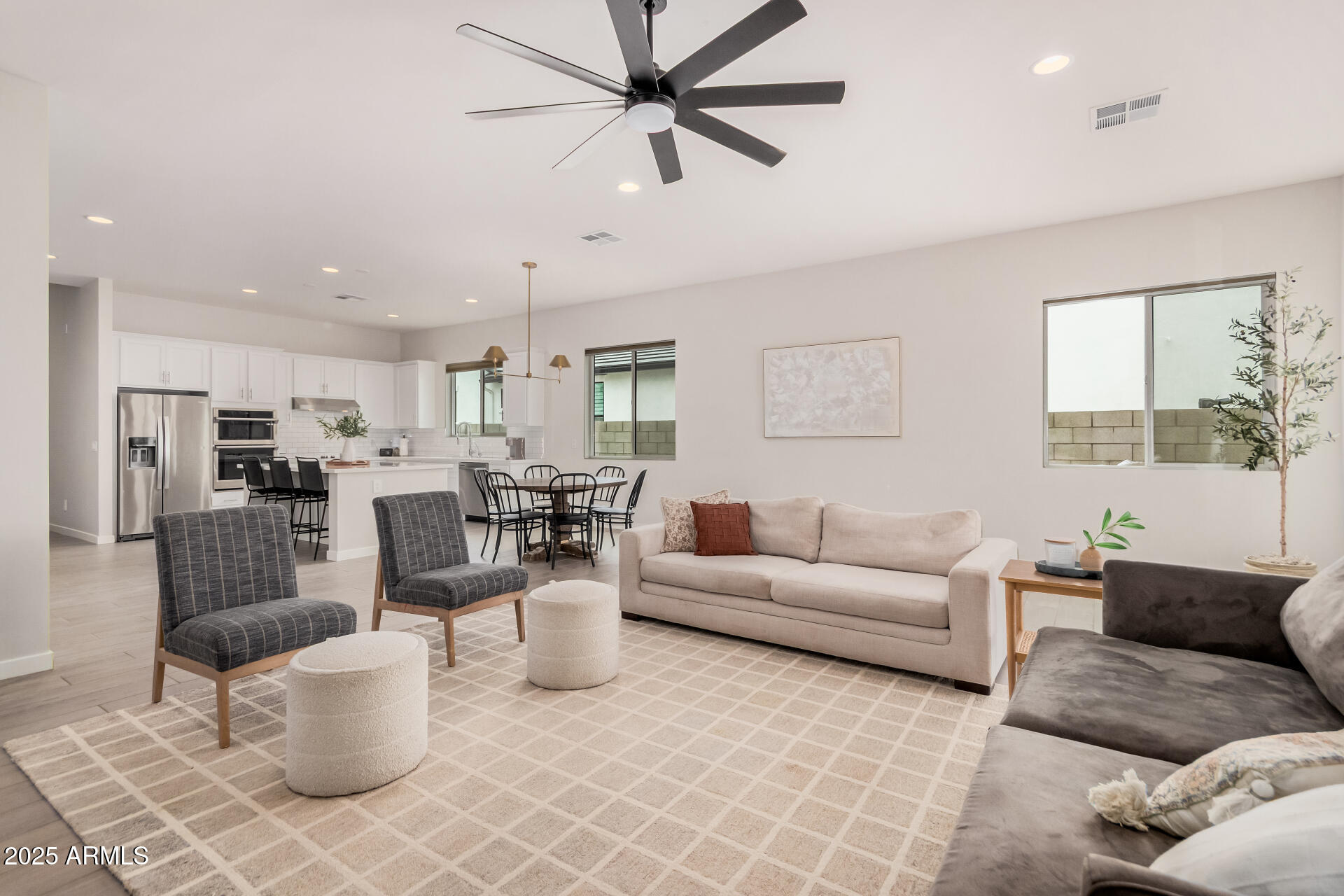 1138 E LA FORTUNA Court