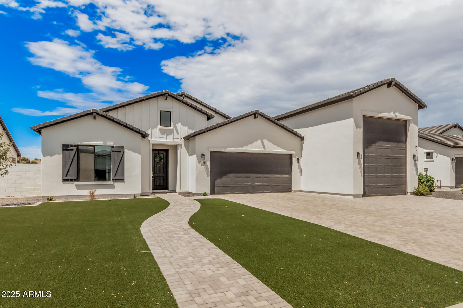 1138 E LA FORTUNA Court