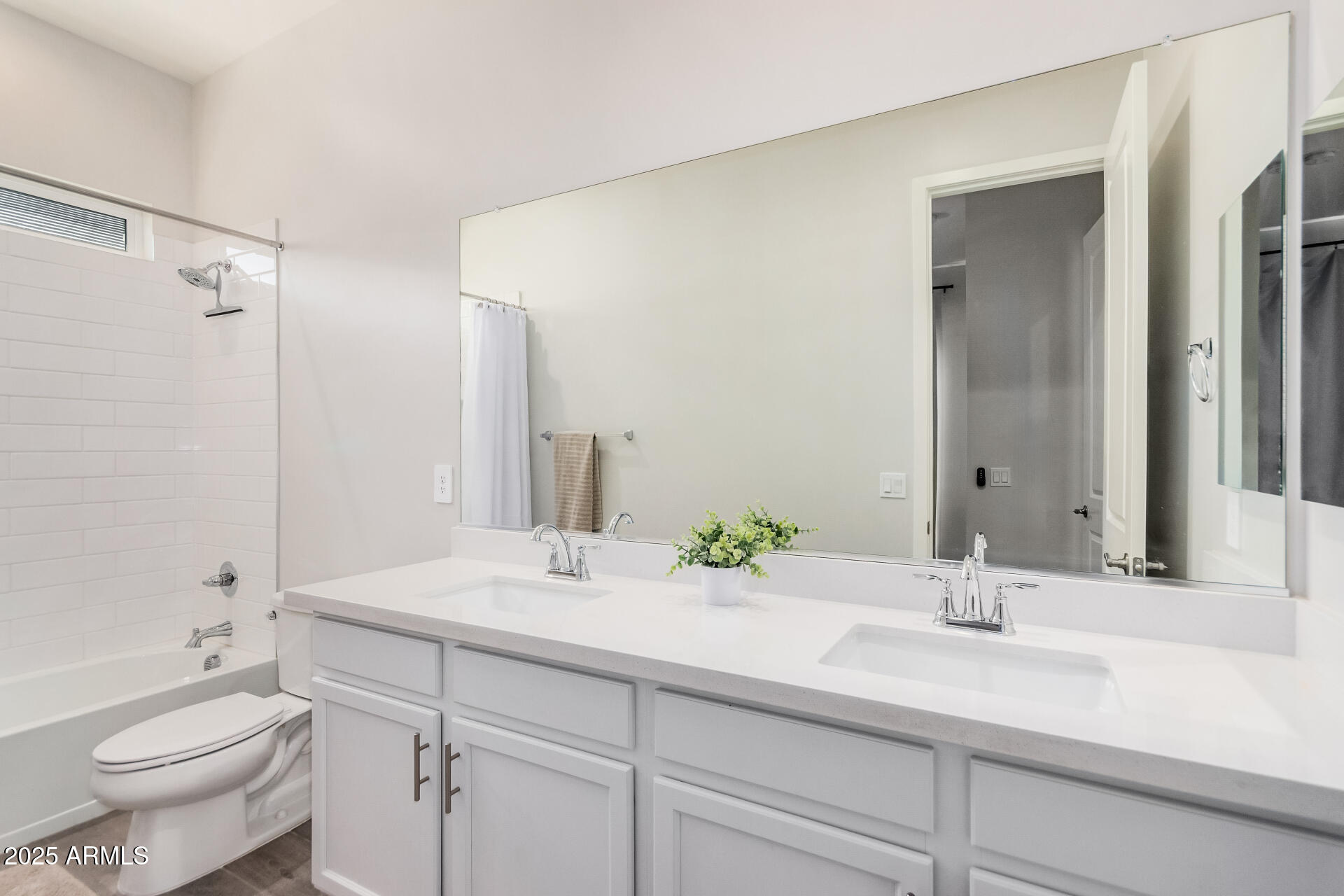 1138 E LA FORTUNA Court