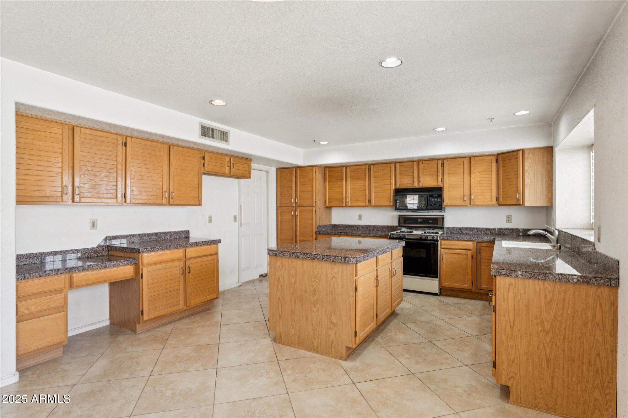 9539 E VOLTAIRE Drive