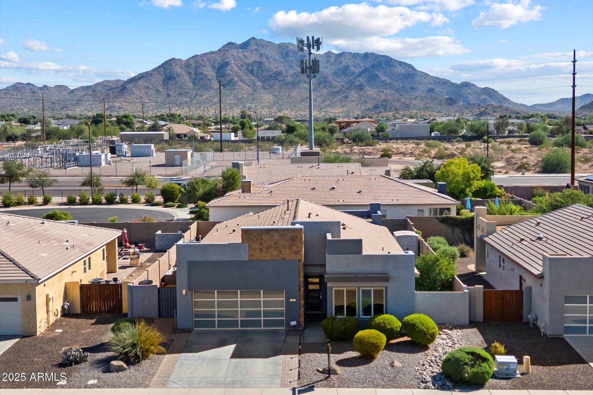 3553 E RAVENSWOOD Drive