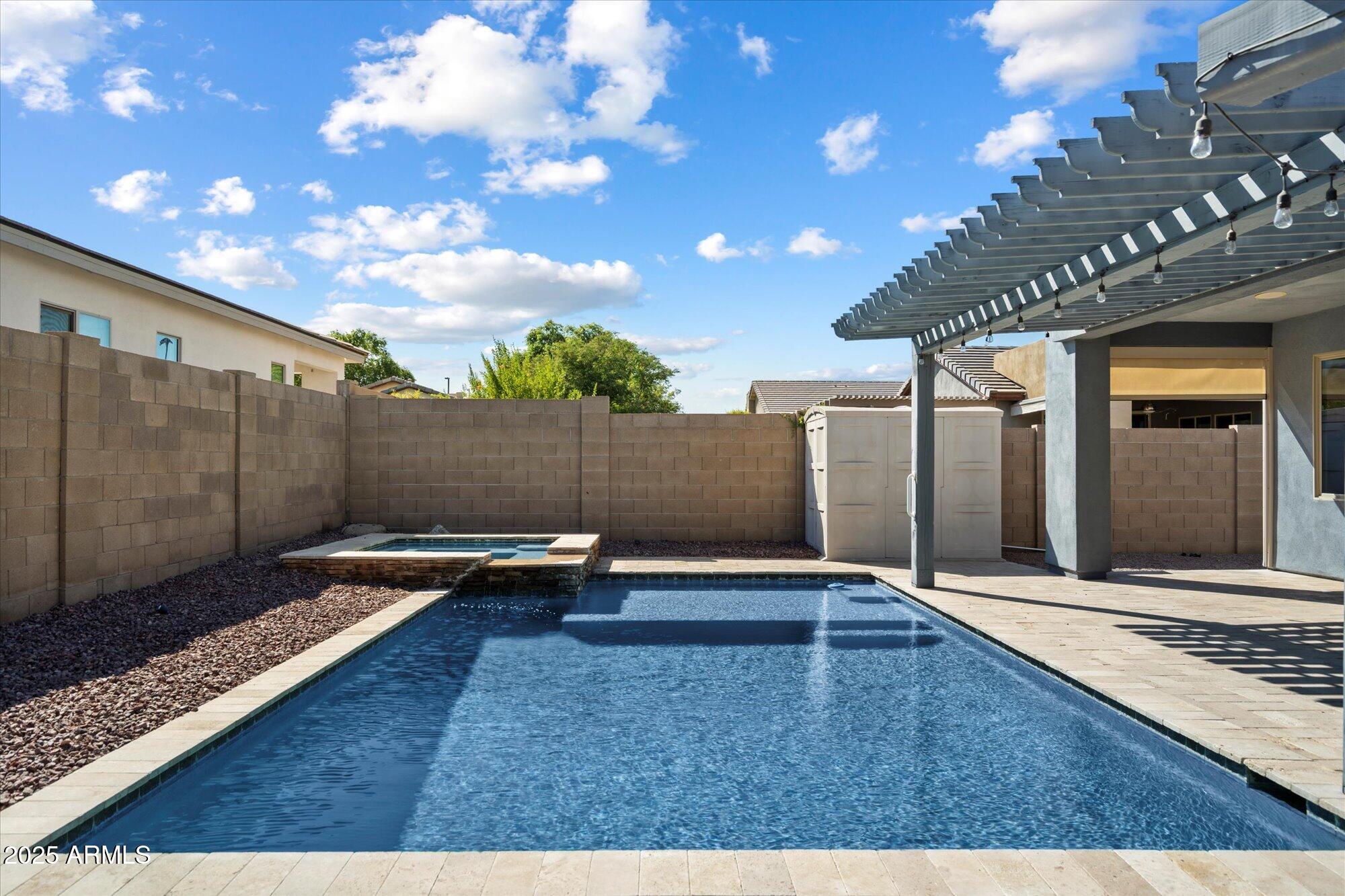 3553 E RAVENSWOOD Drive