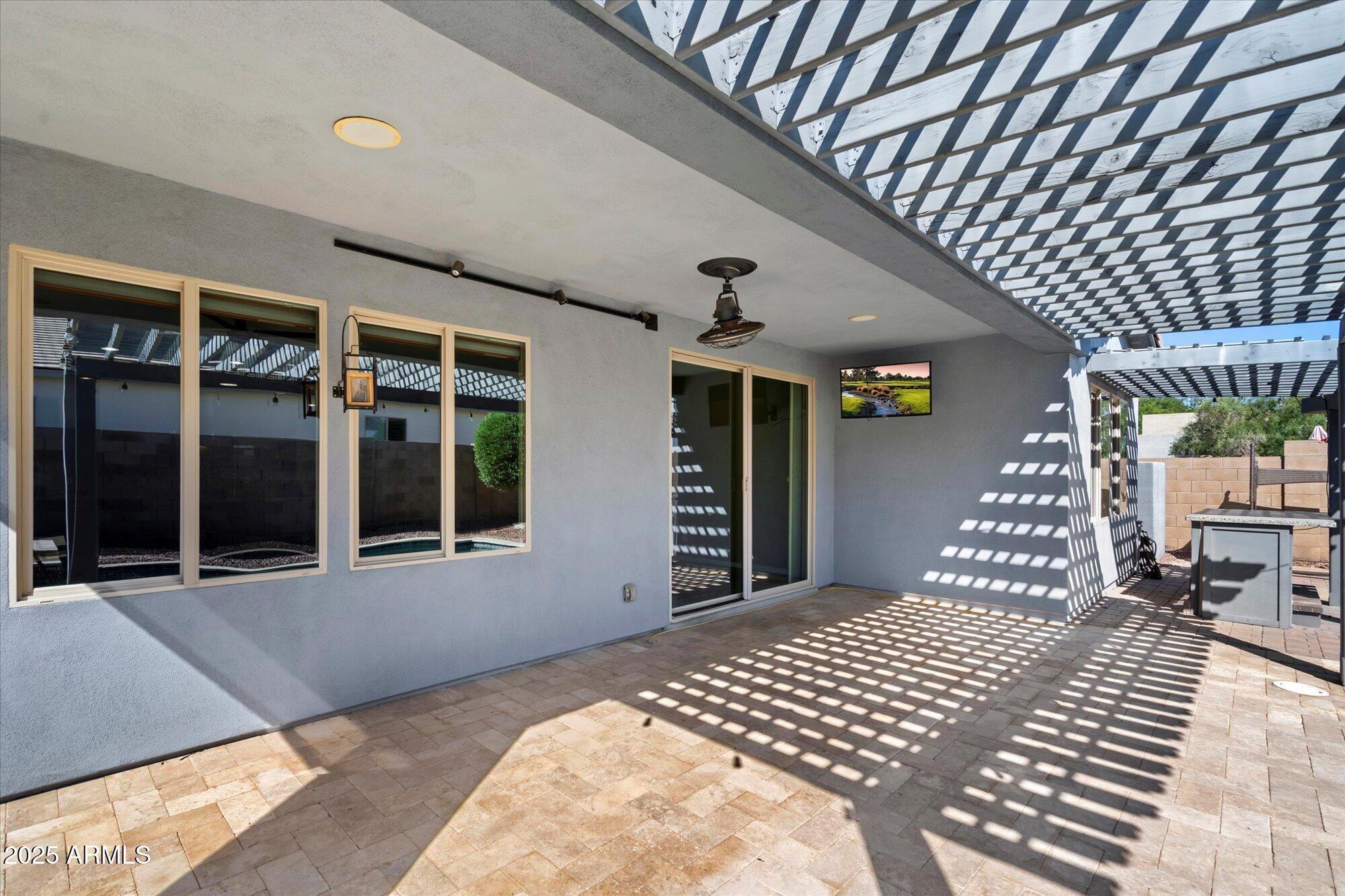 3553 E RAVENSWOOD Drive