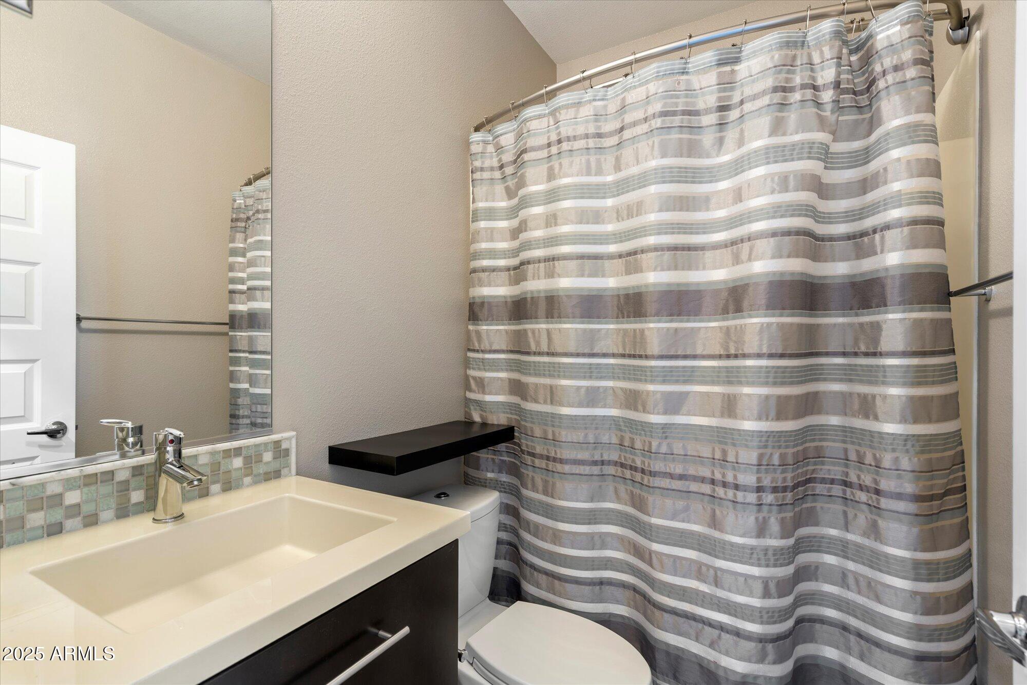 3553 E RAVENSWOOD Drive