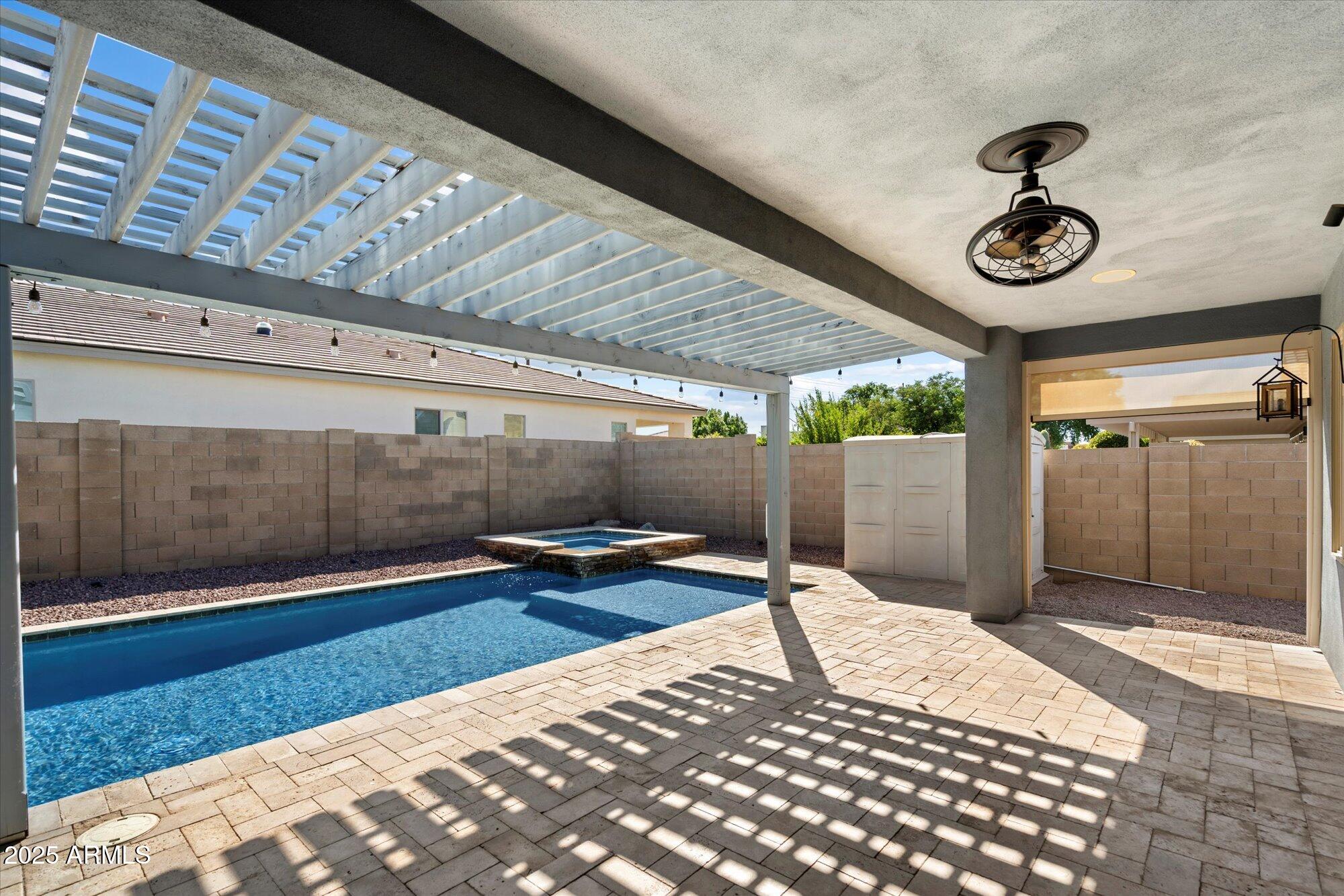 3553 E RAVENSWOOD Drive