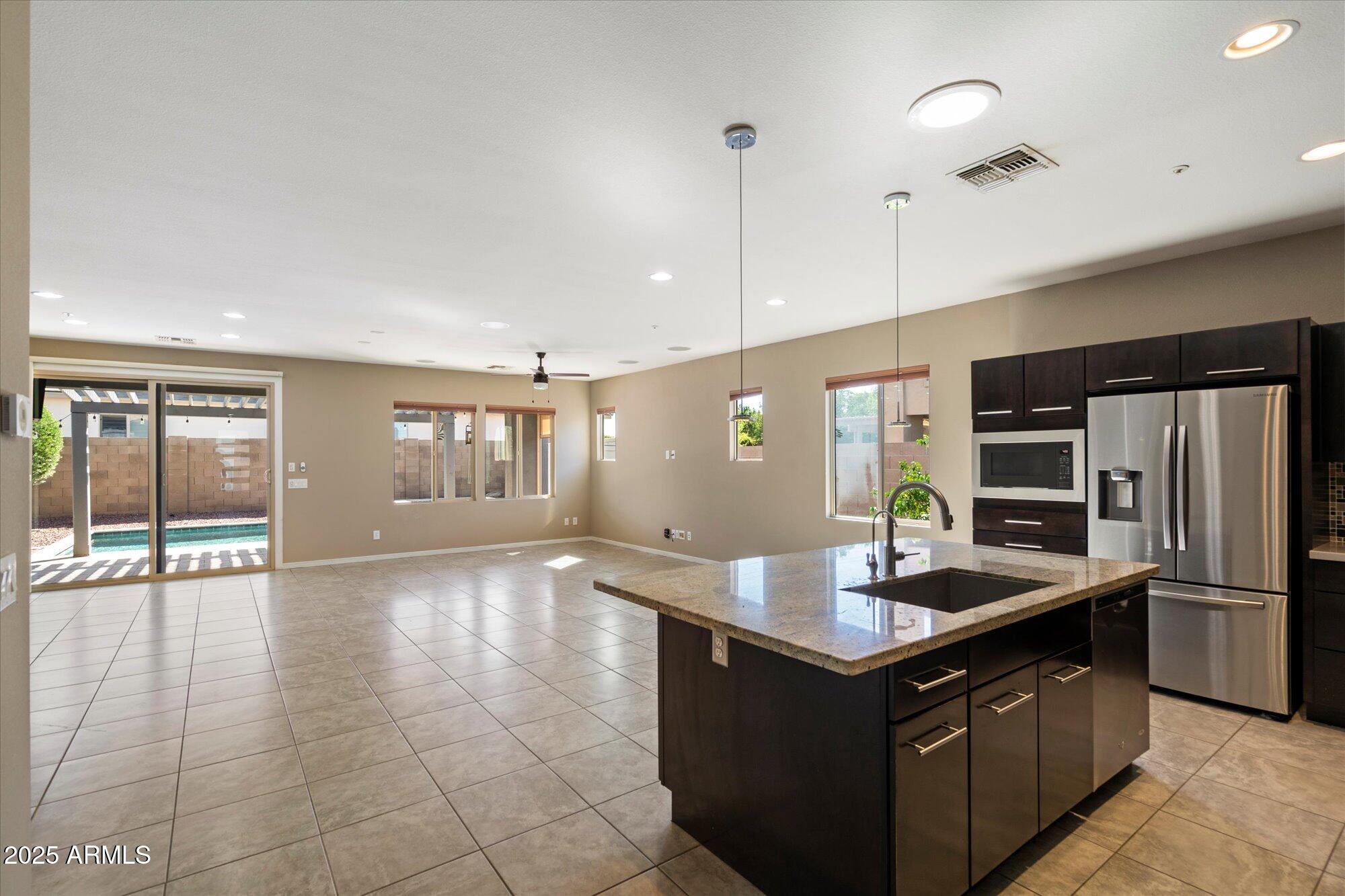 3553 E RAVENSWOOD Drive