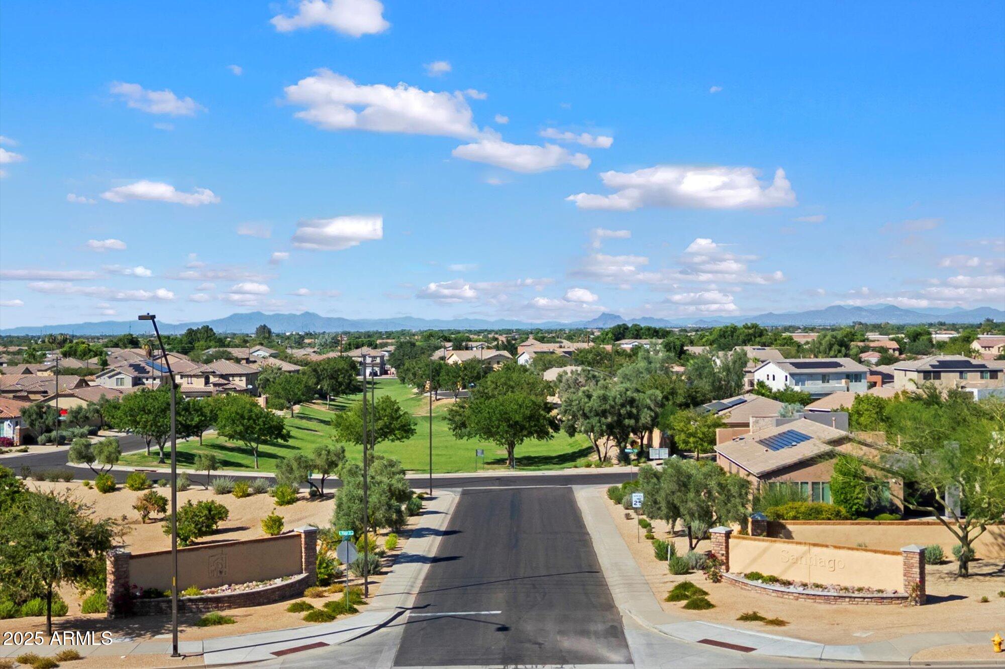 3553 E RAVENSWOOD Drive