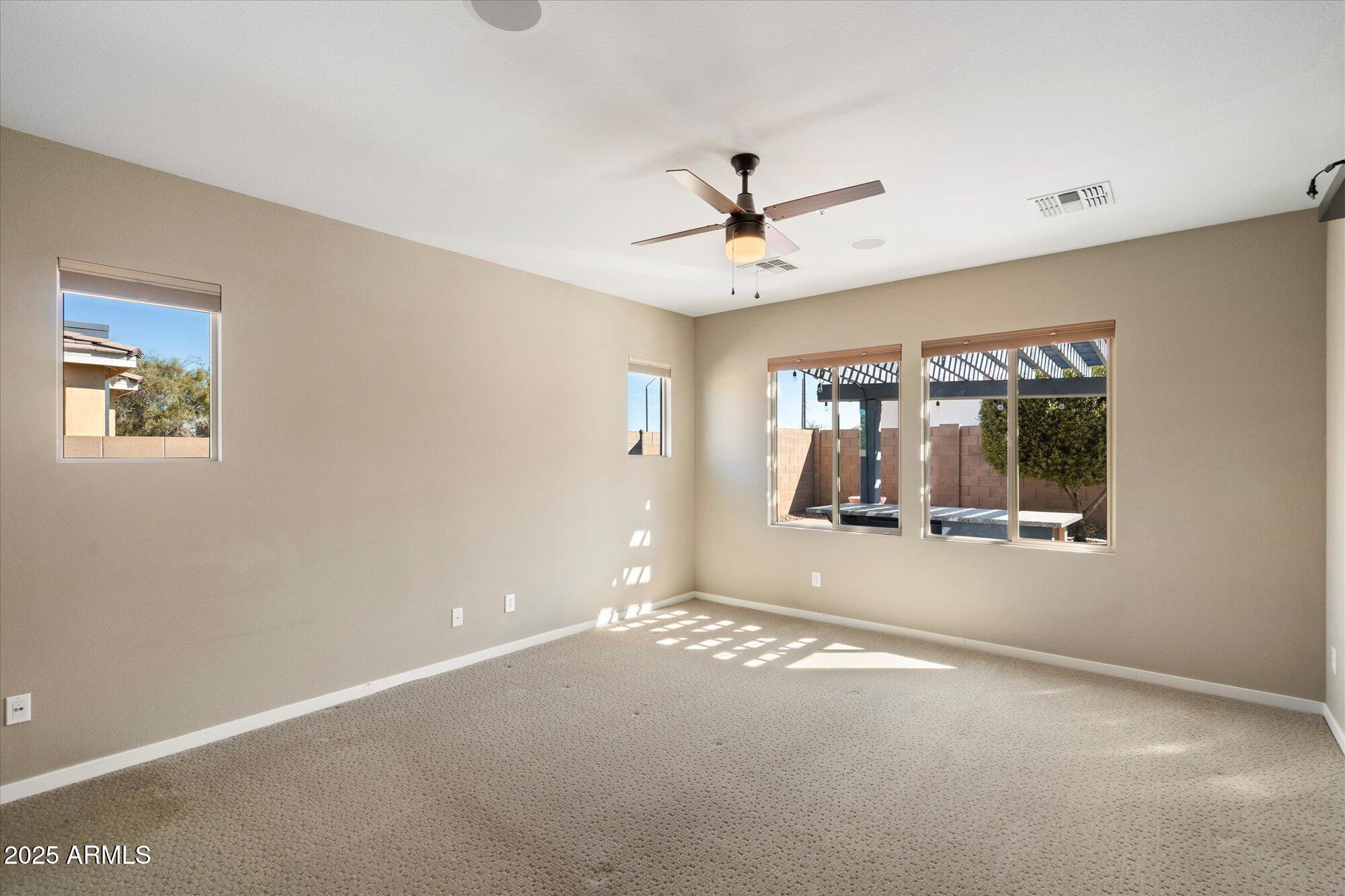 3553 E RAVENSWOOD Drive