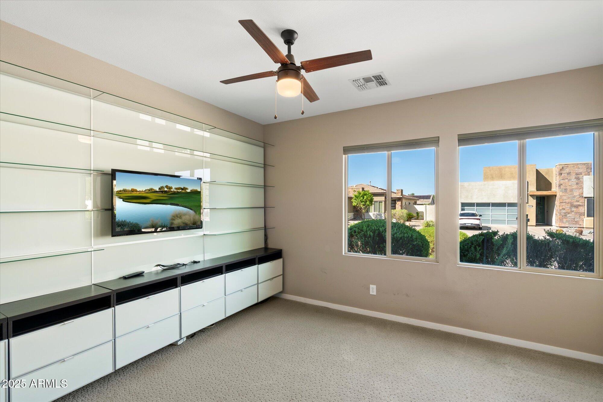 3553 E RAVENSWOOD Drive